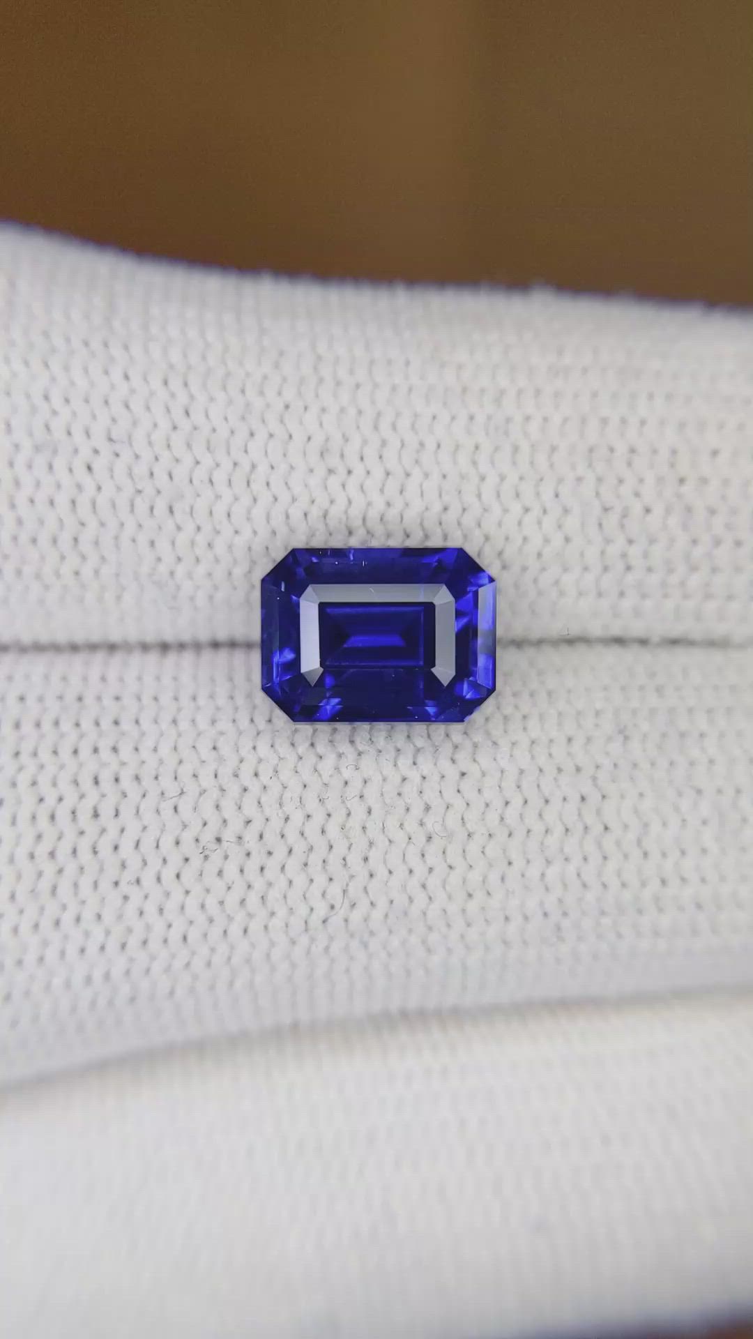 4.58 Ct. Blue Sapphire from Ceylon (Sri Lanka) Size Video