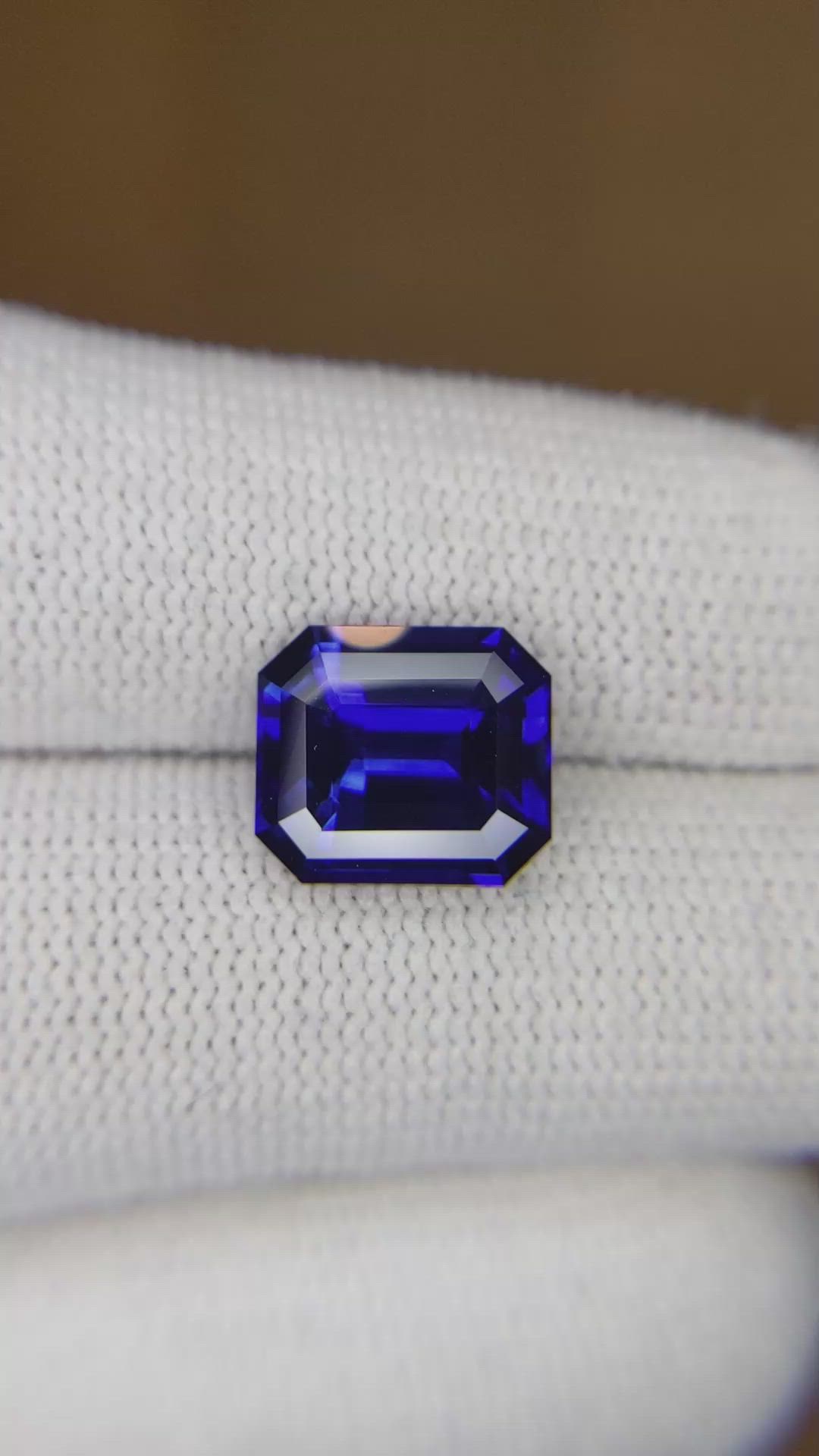 5.55 Ct. Blue Sapphire from Ceylon (Sri Lanka) Size Video