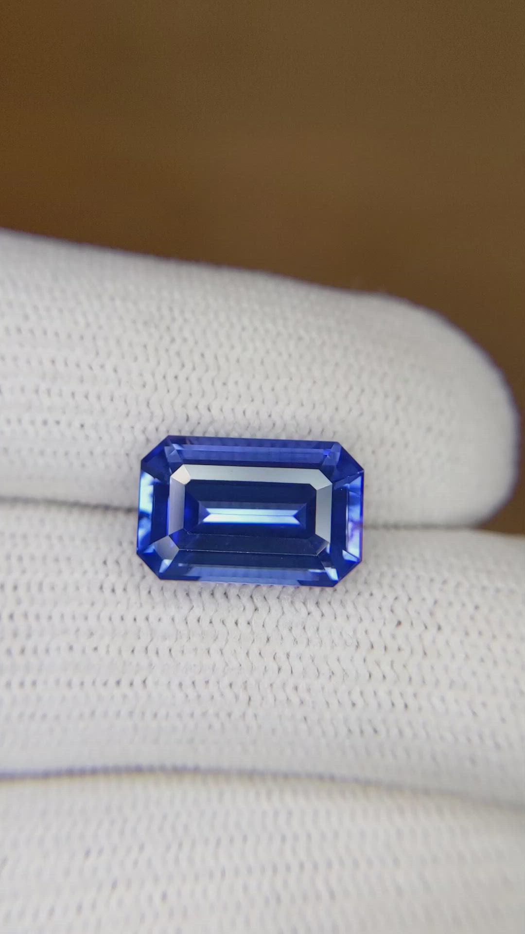 6.20 Ct. Blue Sapphire from Ceylon (Sri Lanka) Size Video