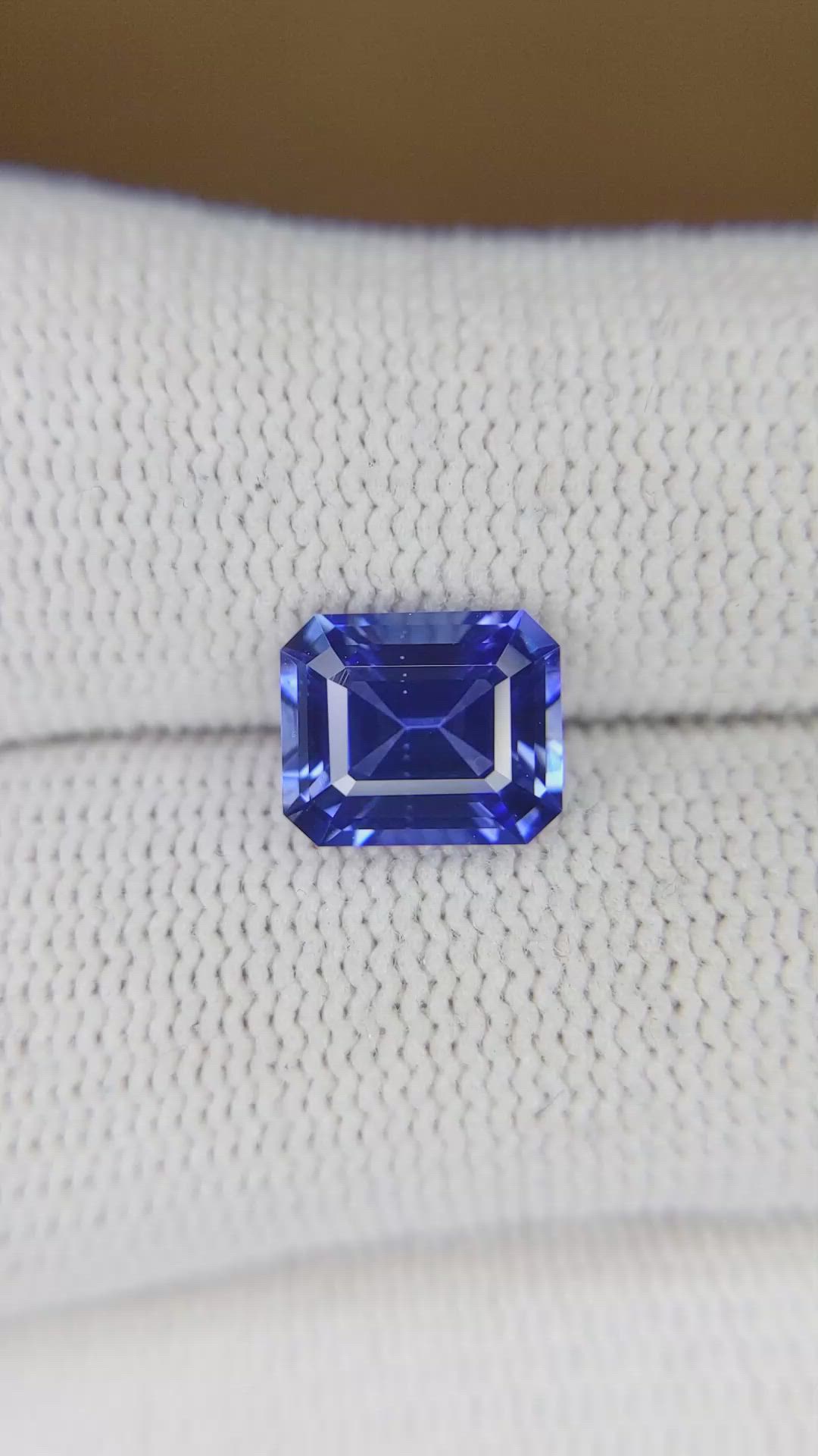 2.73 Ct. Blue Sapphire from Ceylon (Sri Lanka) Size Video