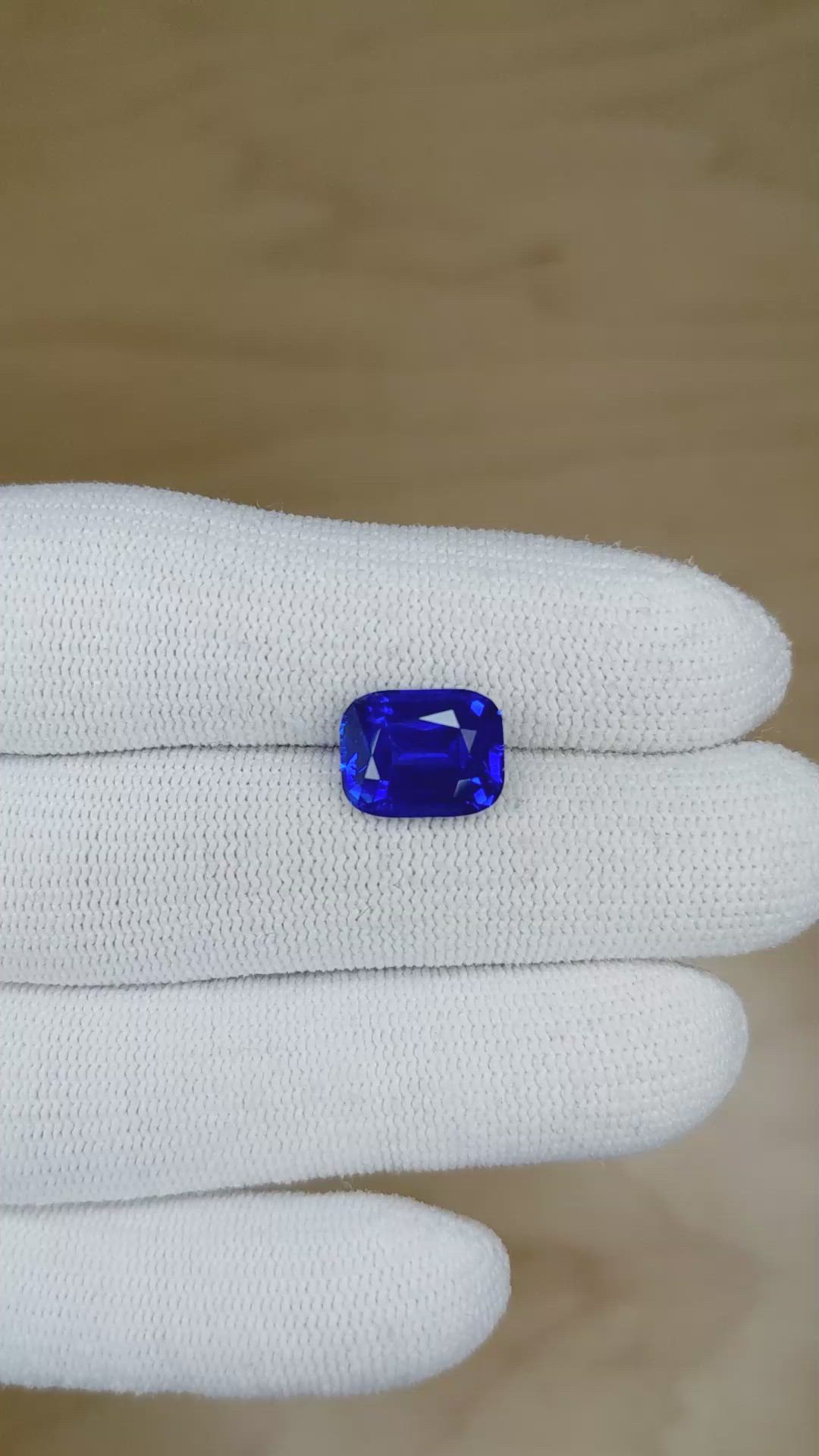 5.55 Ct. Blue Sapphire from Ceylon (Sri Lanka) Size Video