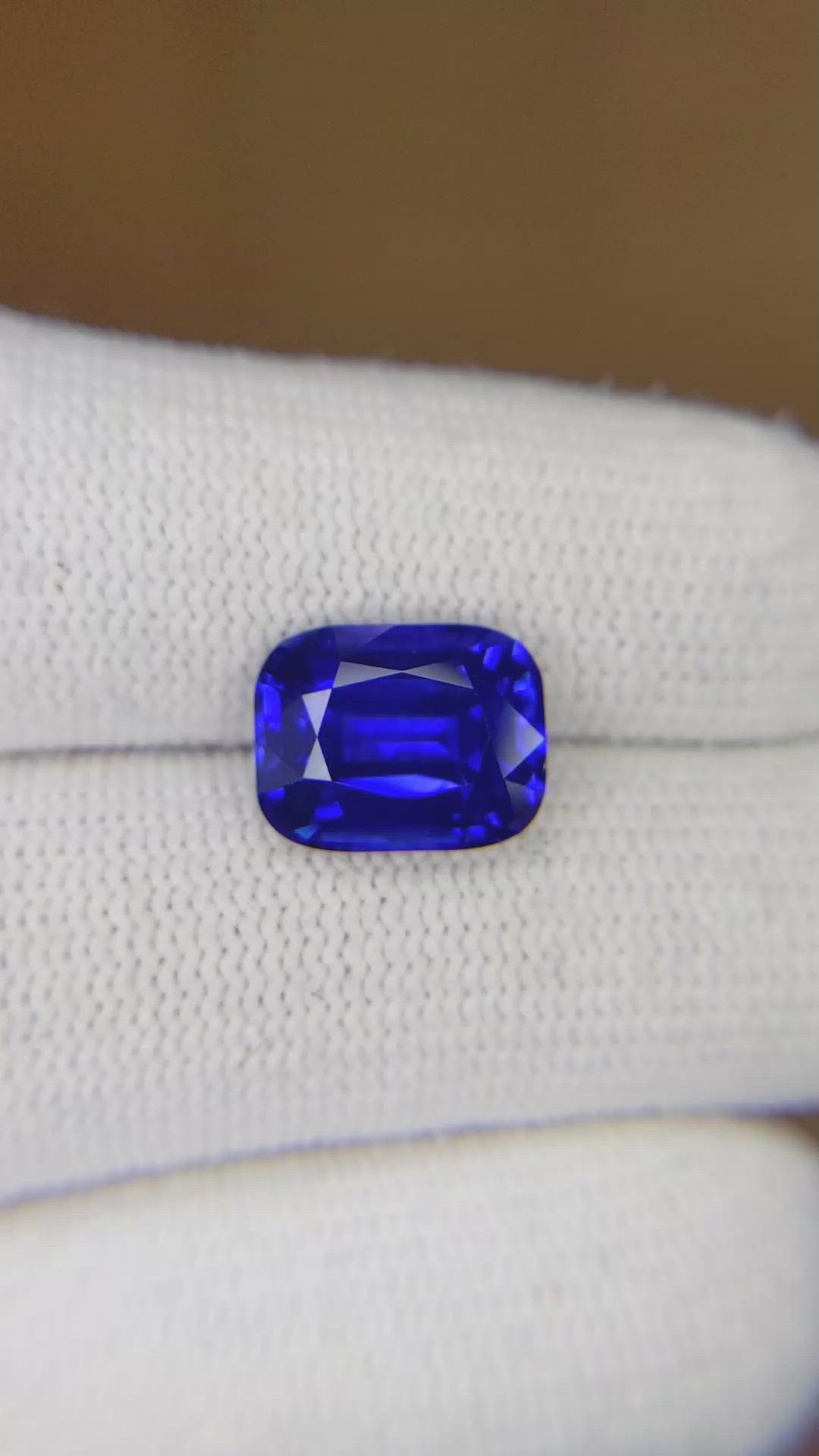 5.55 Ct. Blue Sapphire from Ceylon (Sri Lanka) Size Video