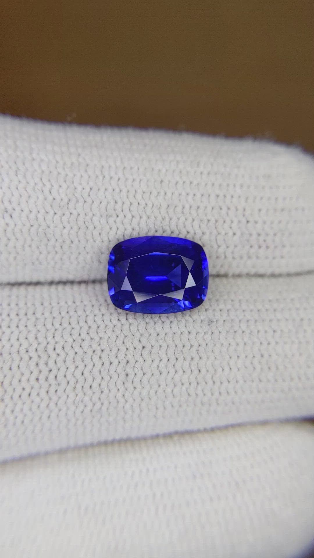 3.24 Ct. Blue Sapphire from Ceylon (Sri Lanka) Size Video