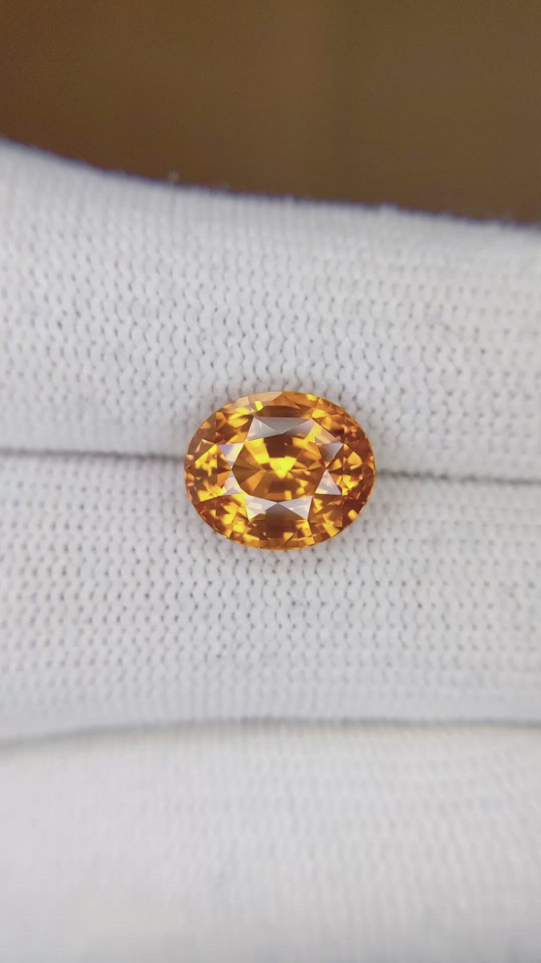 5.22 Ct. Orange Sapphire from Ceylon (Sri Lanka) Size Video