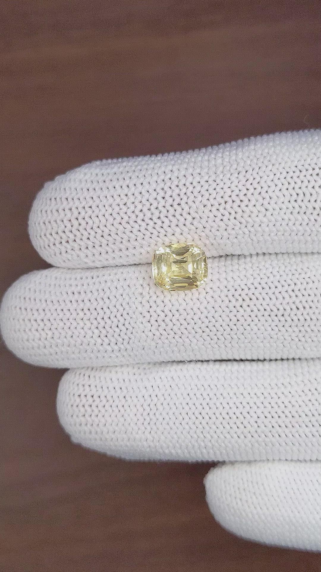 3.52 Ct. Yellow Sapphire from Ceylon (Sri Lanka) Size Video
