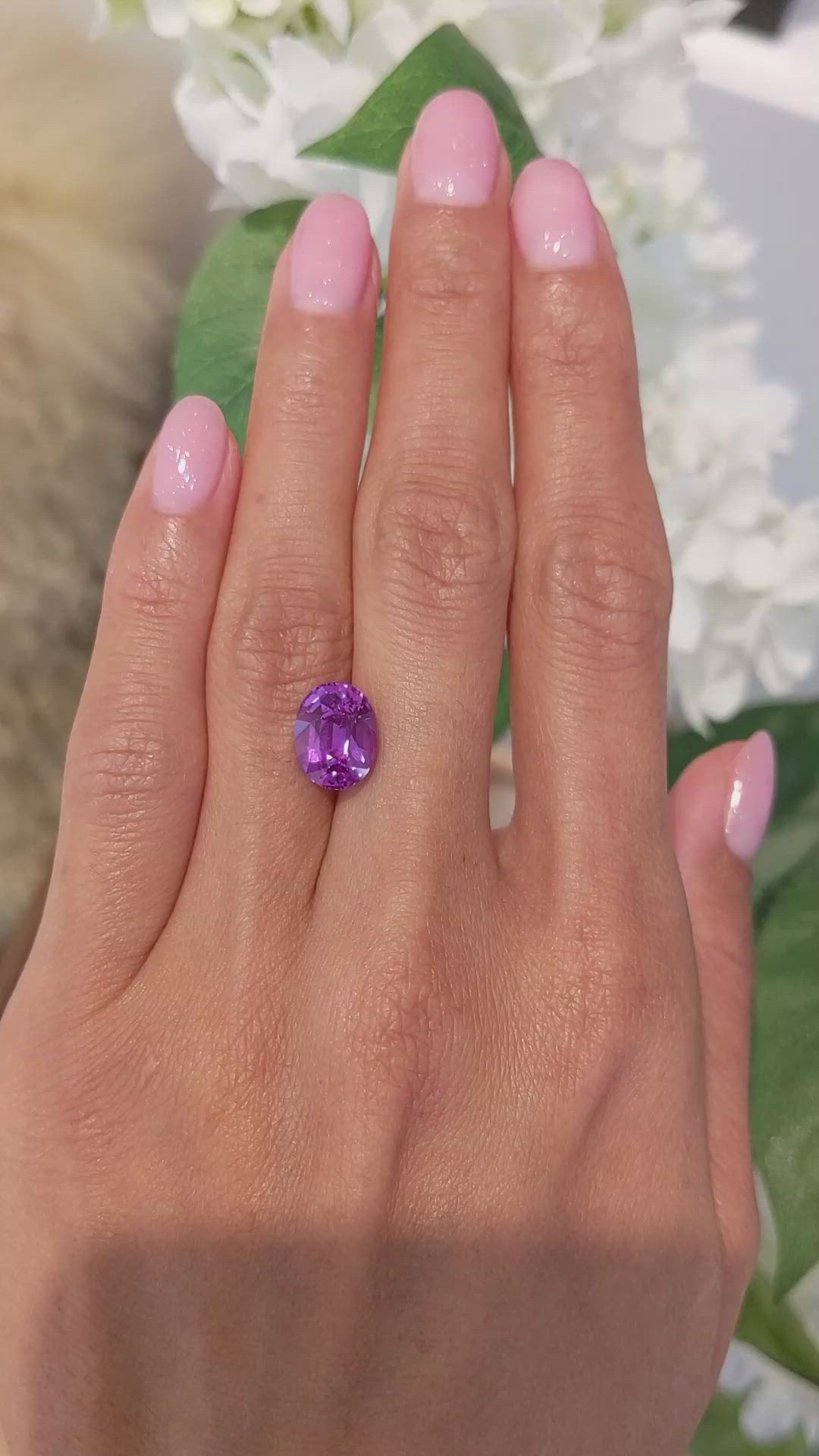 5.13 Ct. Pinkish Purple Sapphire from Ceylon (Sri Lanka) Size Video