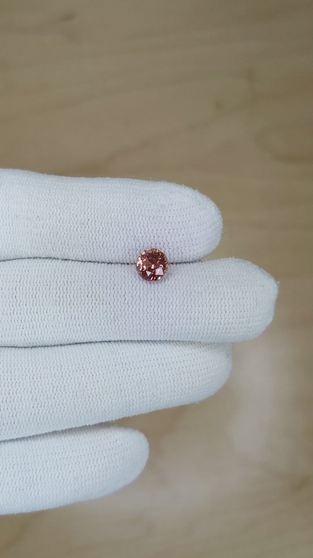 1.28 Ct. Padparadscha Sapphire from Ceylon (Sri Lanka) Size Video
