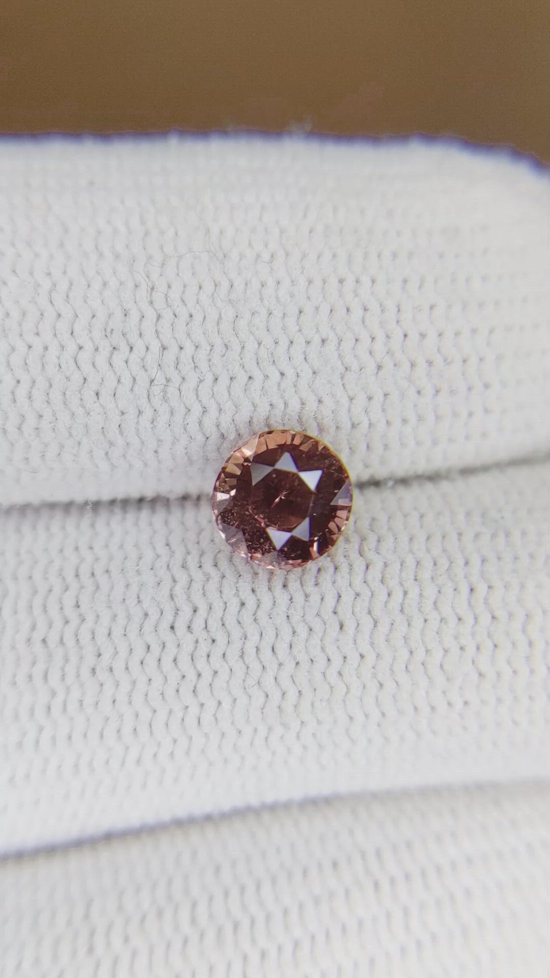 1.28 Ct. Padparadscha Sapphire from Ceylon (Sri Lanka) Size Video
