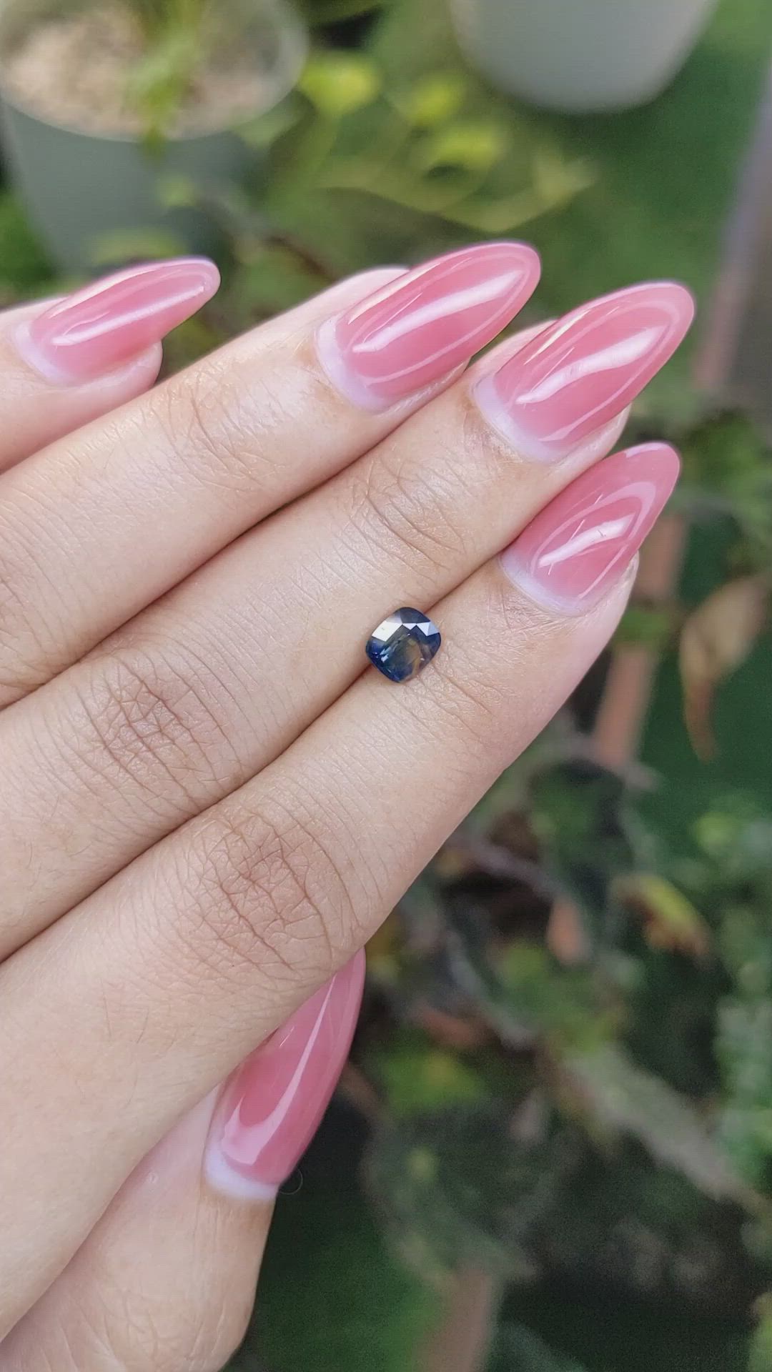 0.95 Ct. Bi Color Sapphire from Ceylon (Sri Lanka) Size Video