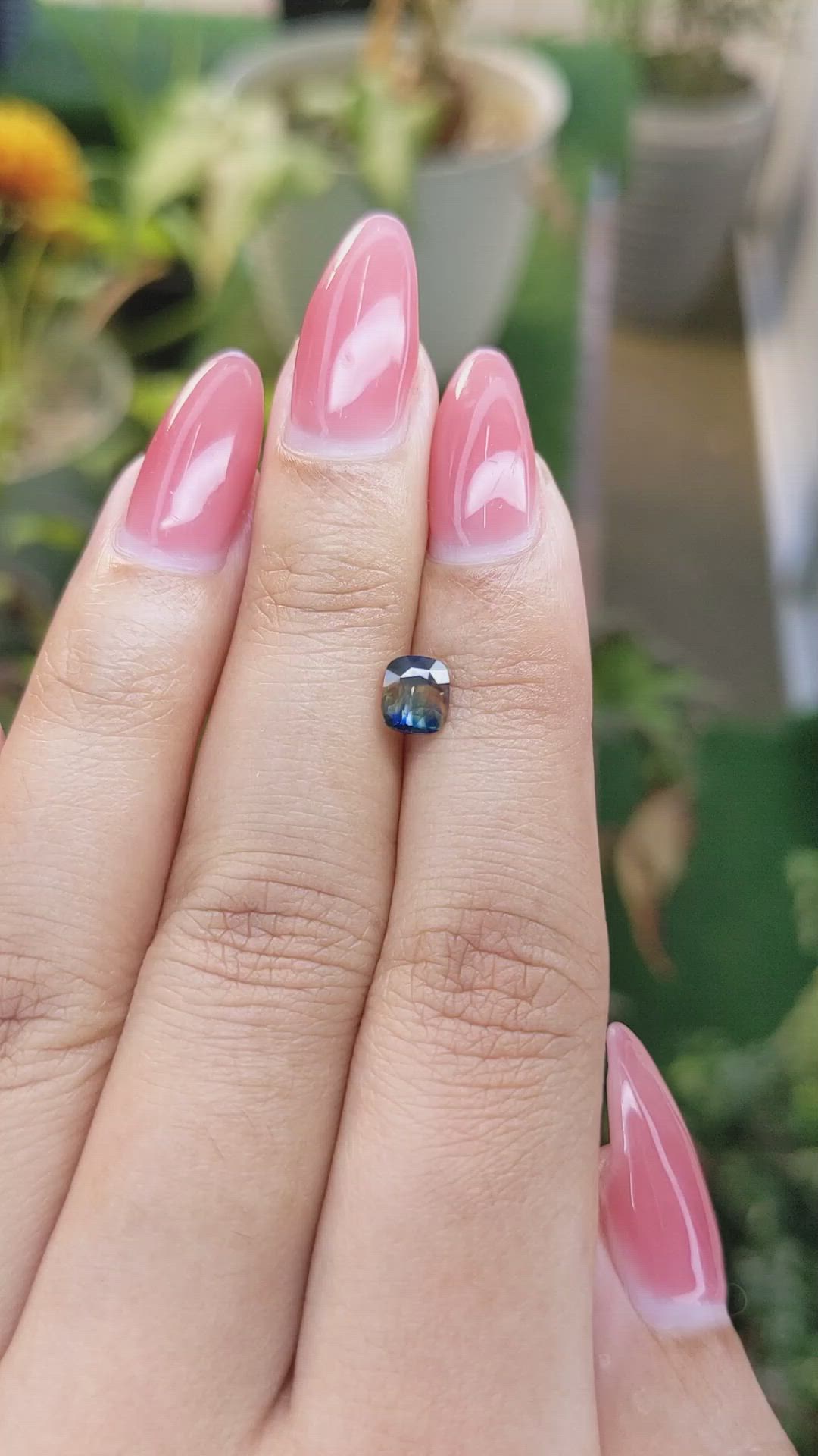 0.95 Ct. Bi Color Sapphire from Ceylon (Sri Lanka) Size Video