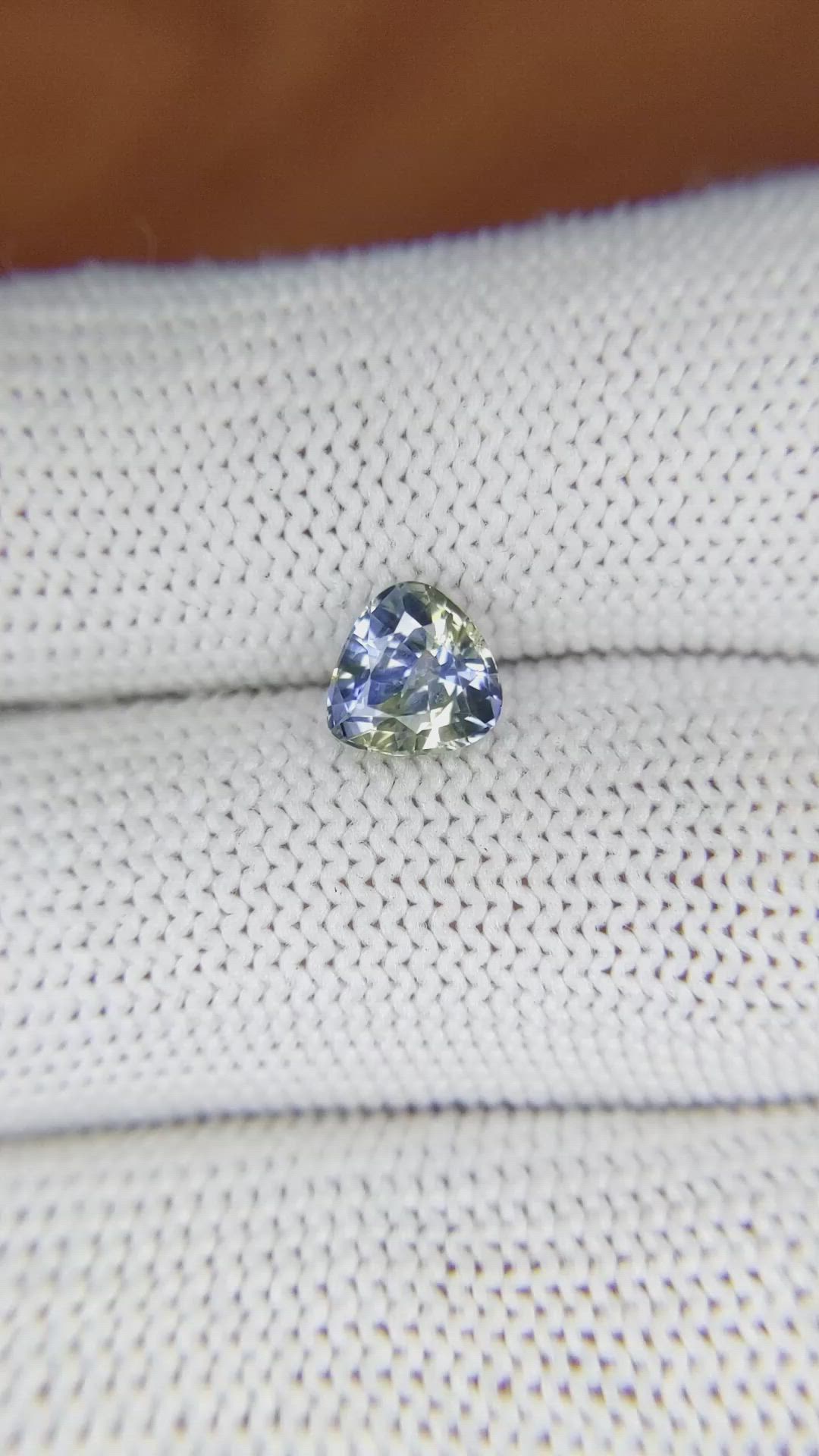1.44 Ct. Bi Color Sapphire from Ceylon (Sri Lanka) Size Video