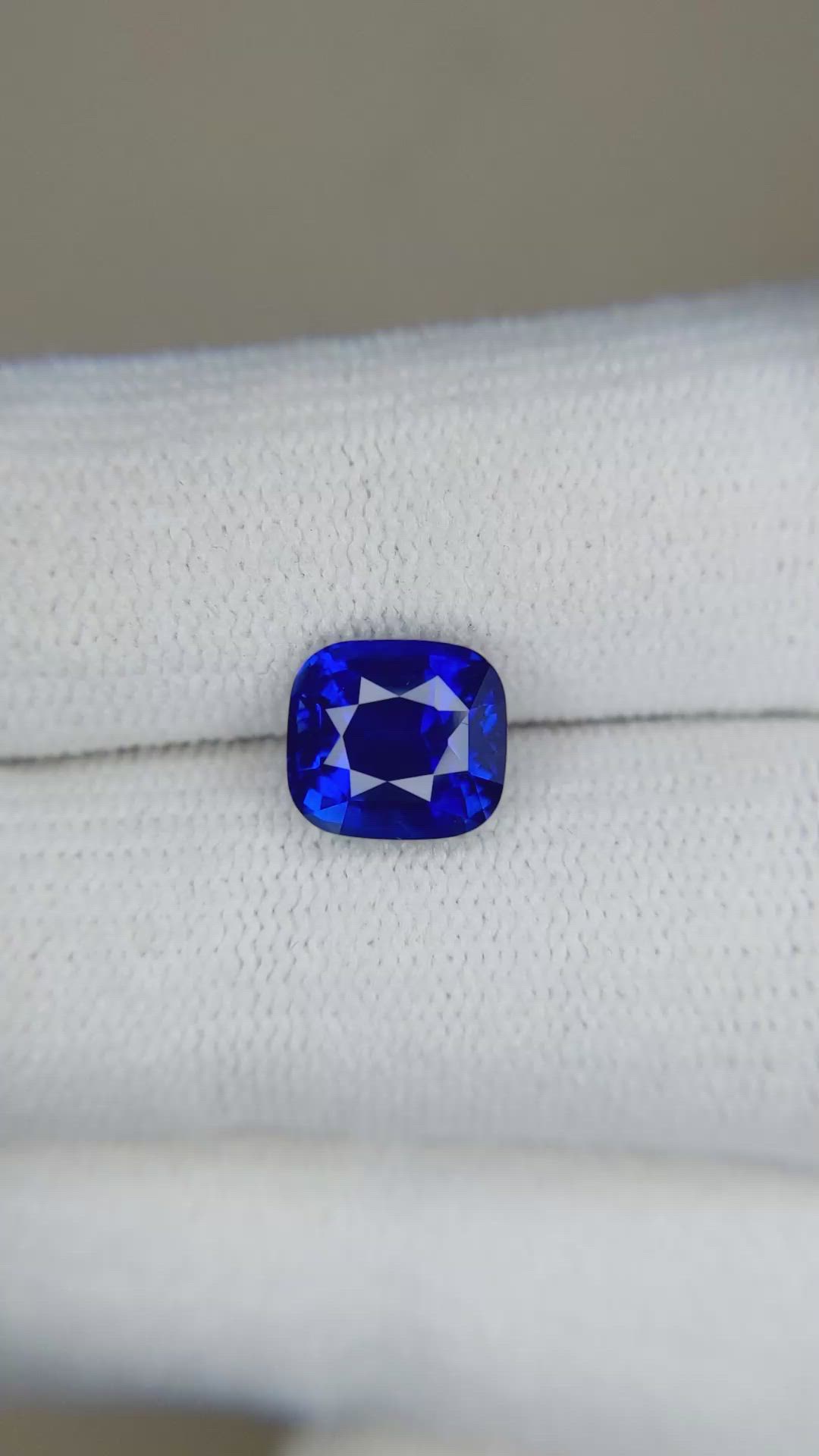 3.01 Ct. Blue Sapphire from Ceylon (Sri Lanka) Size Video