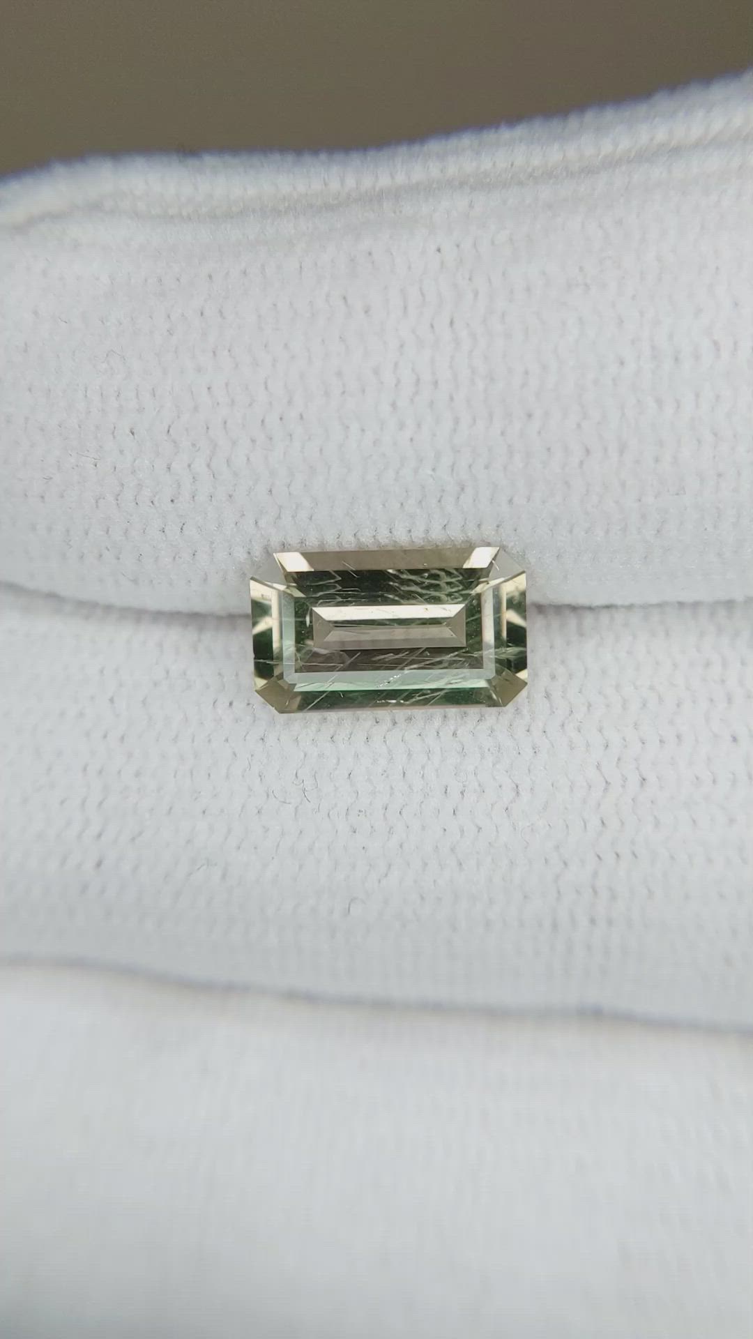 2.59 Ct. Yellowish Green Sapphire from Montana Size Video