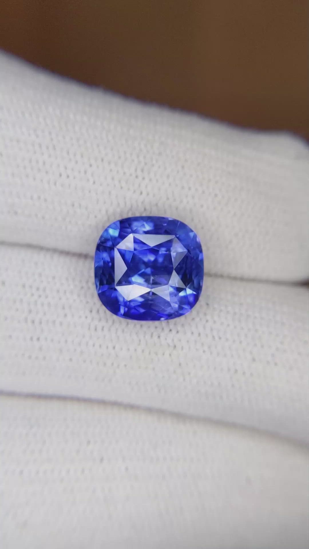 6.17 Ct. Blue Sapphire from Ceylon (Sri Lanka) Size Video