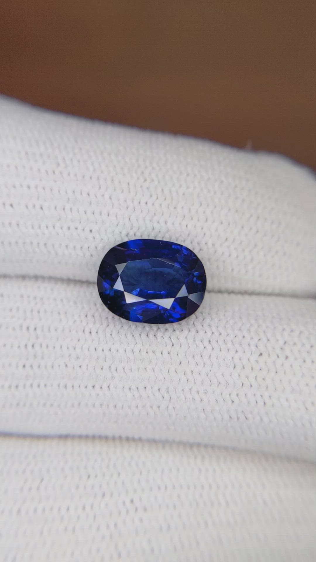 4.33 Ct. Blue Sapphire from Ceylon (Sri Lanka) Size Video