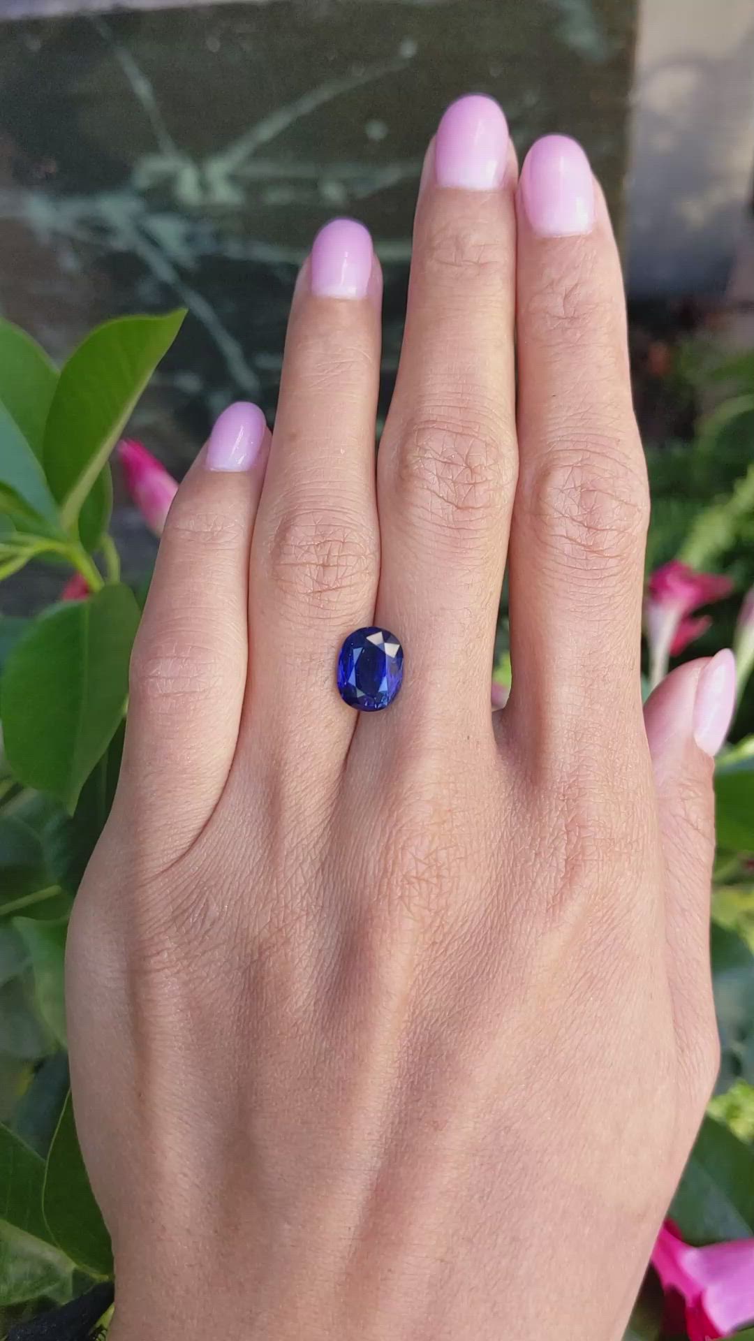 4.33 Ct. Blue Sapphire from Ceylon (Sri Lanka) Size Video