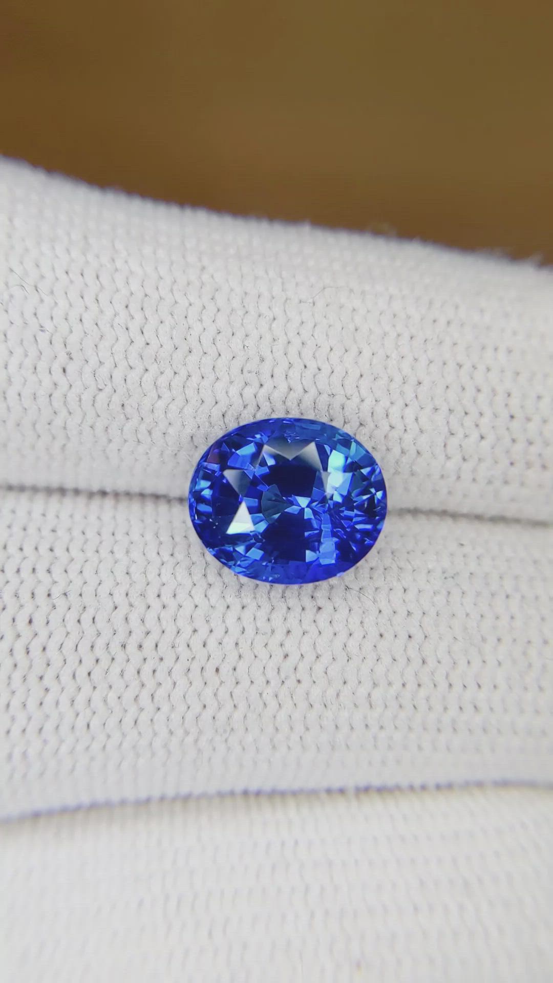 4.38 Ct. Blue Sapphire from Ceylon (Sri Lanka) Size Video
