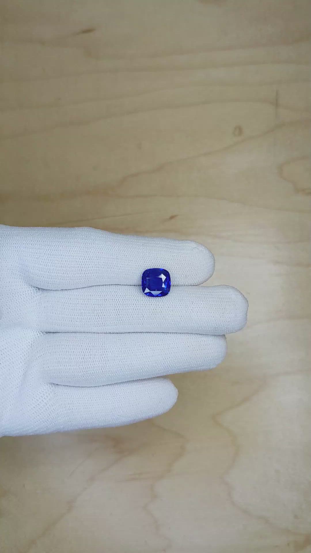4.04 Ct. Blue Sapphire from Ceylon (Sri Lanka) Size Video