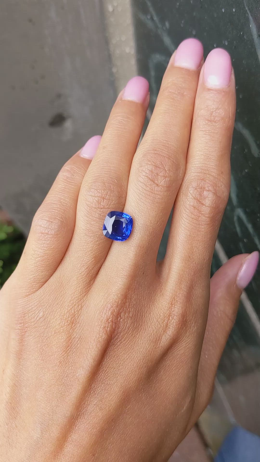 4.04 Ct. Blue Sapphire from Ceylon (Sri Lanka) Size Video