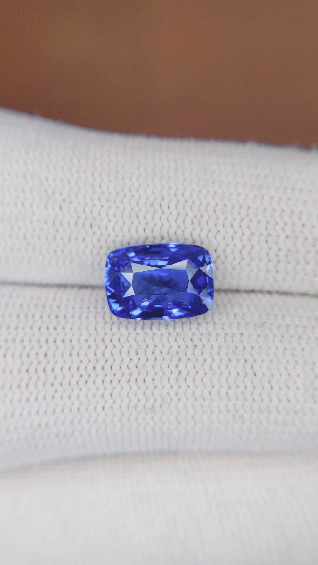 4.03 Ct. Blue Sapphire from Ceylon (Sri Lanka) Size Video
