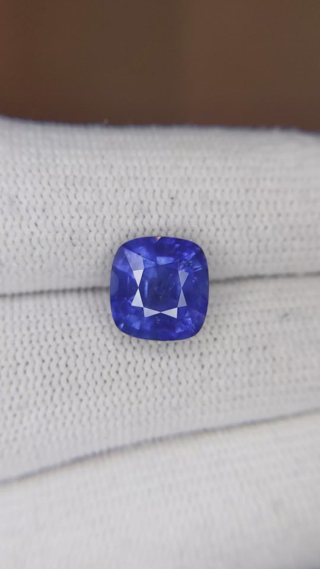 4.62 Ct. Blue Sapphire from Ceylon (Sri Lanka) Size Video