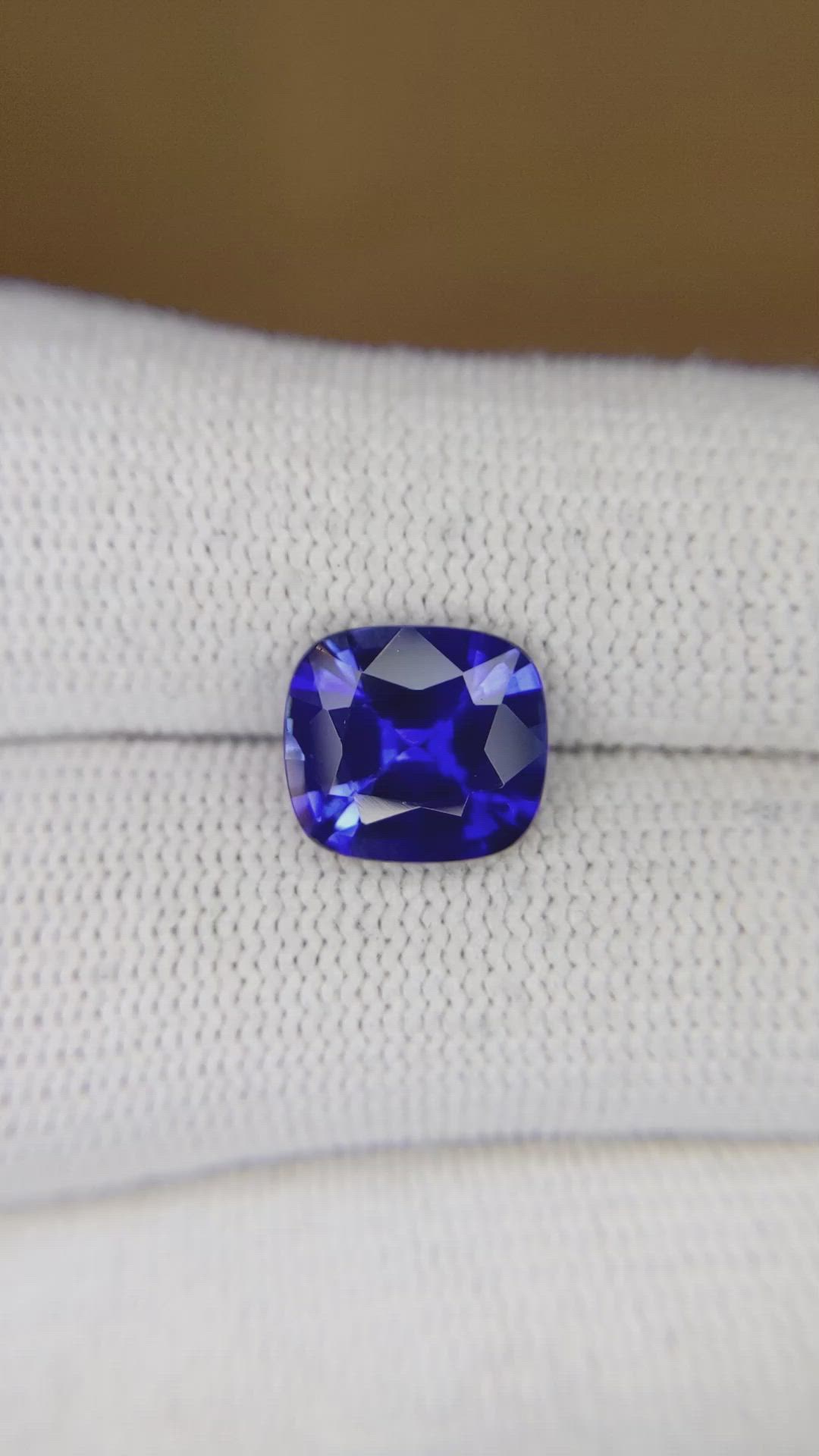 3.96 Ct. Blue Sapphire from Ceylon (Sri Lanka) Size Video