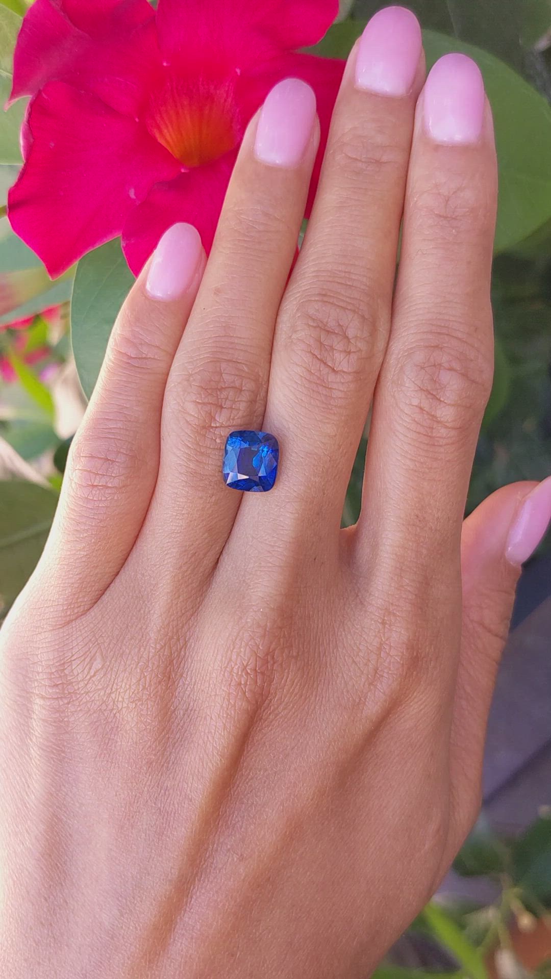 4.24 Ct. Blue Sapphire from Ceylon (Sri Lanka) Size Video