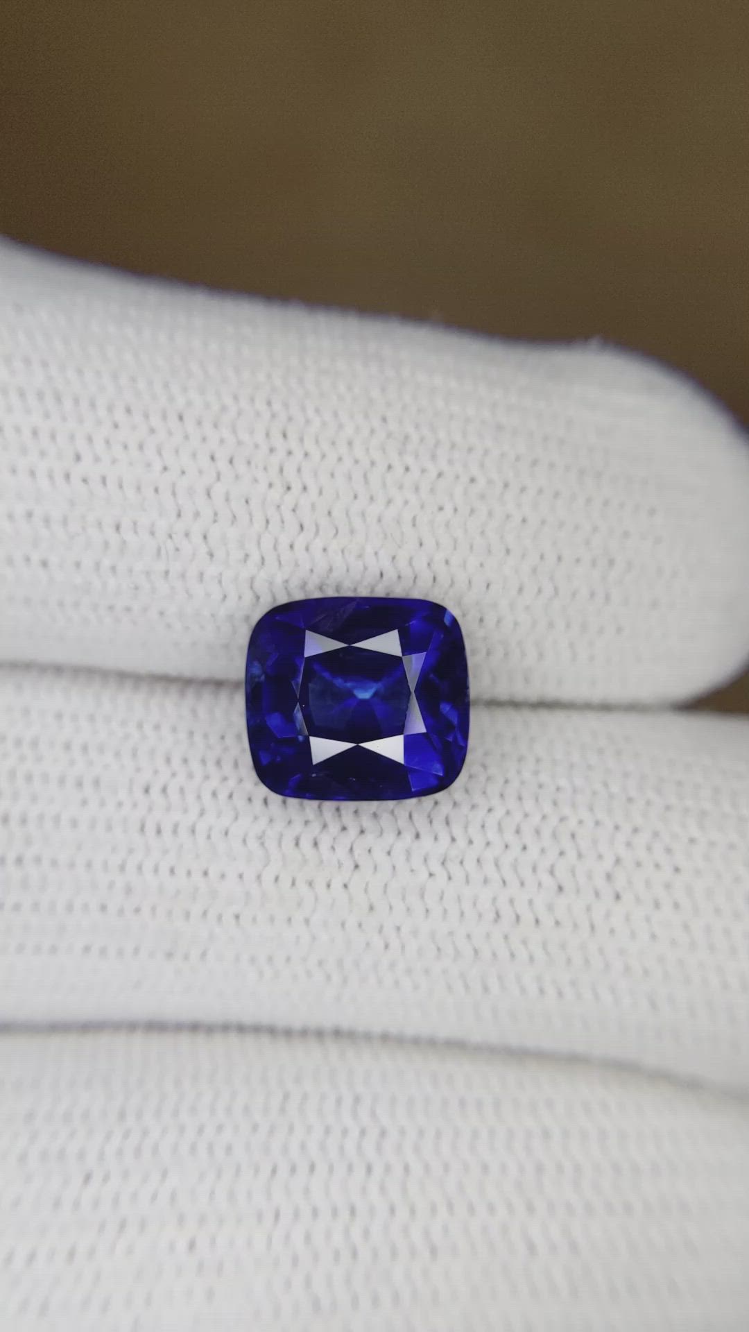 4.24 Ct. Blue Sapphire from Ceylon (Sri Lanka) Size Video