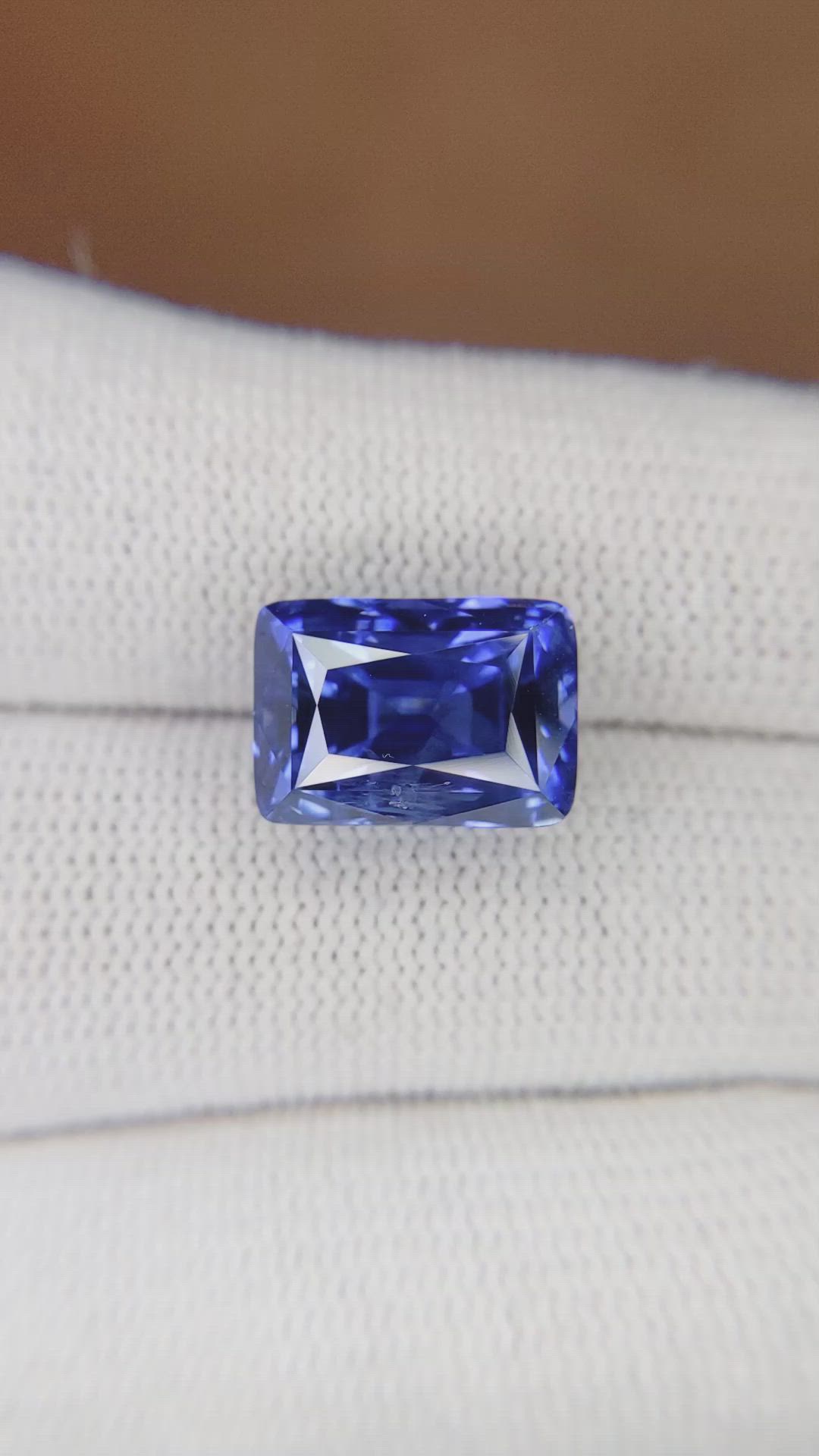 10.55 Ct. Blue Sapphire from Ceylon (Sri Lanka) Size Video