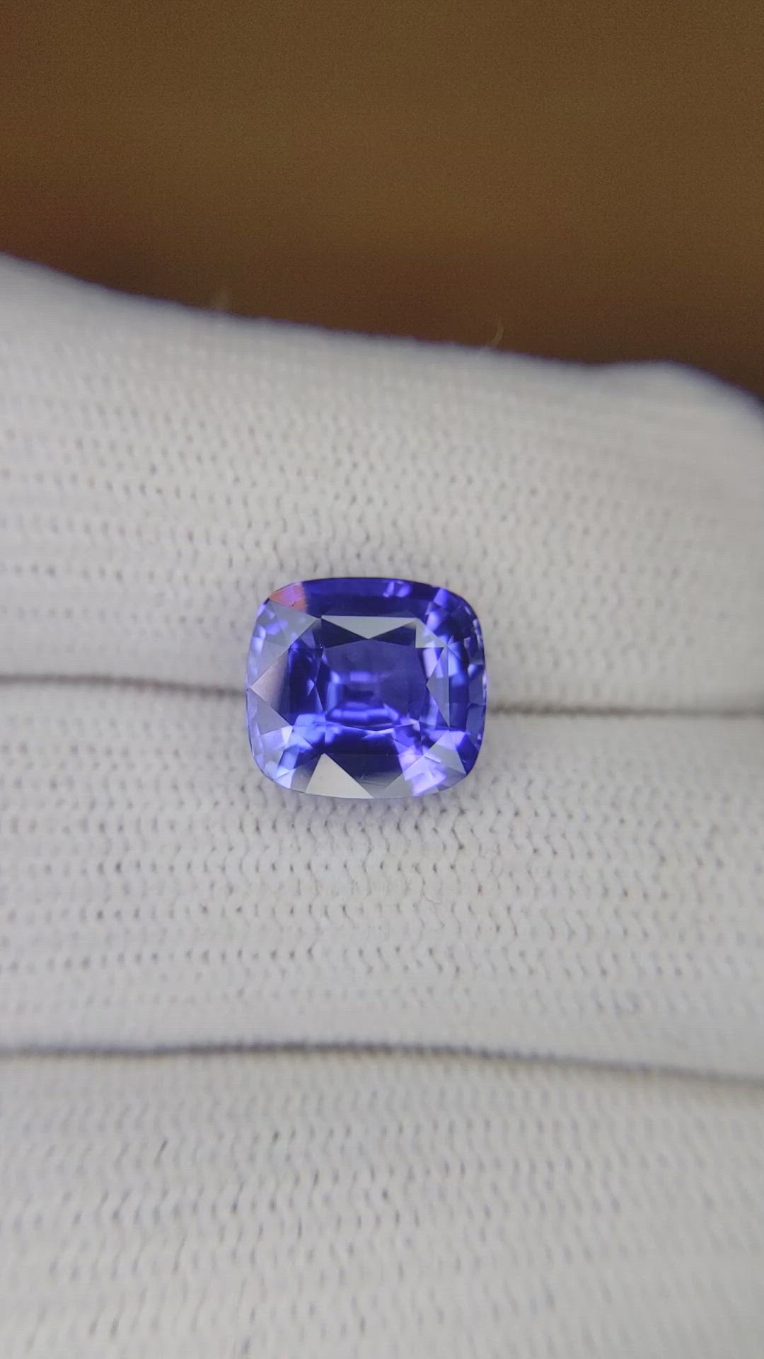 4.54 Ct. Blue Sapphire from Ceylon (Sri Lanka) Size Video