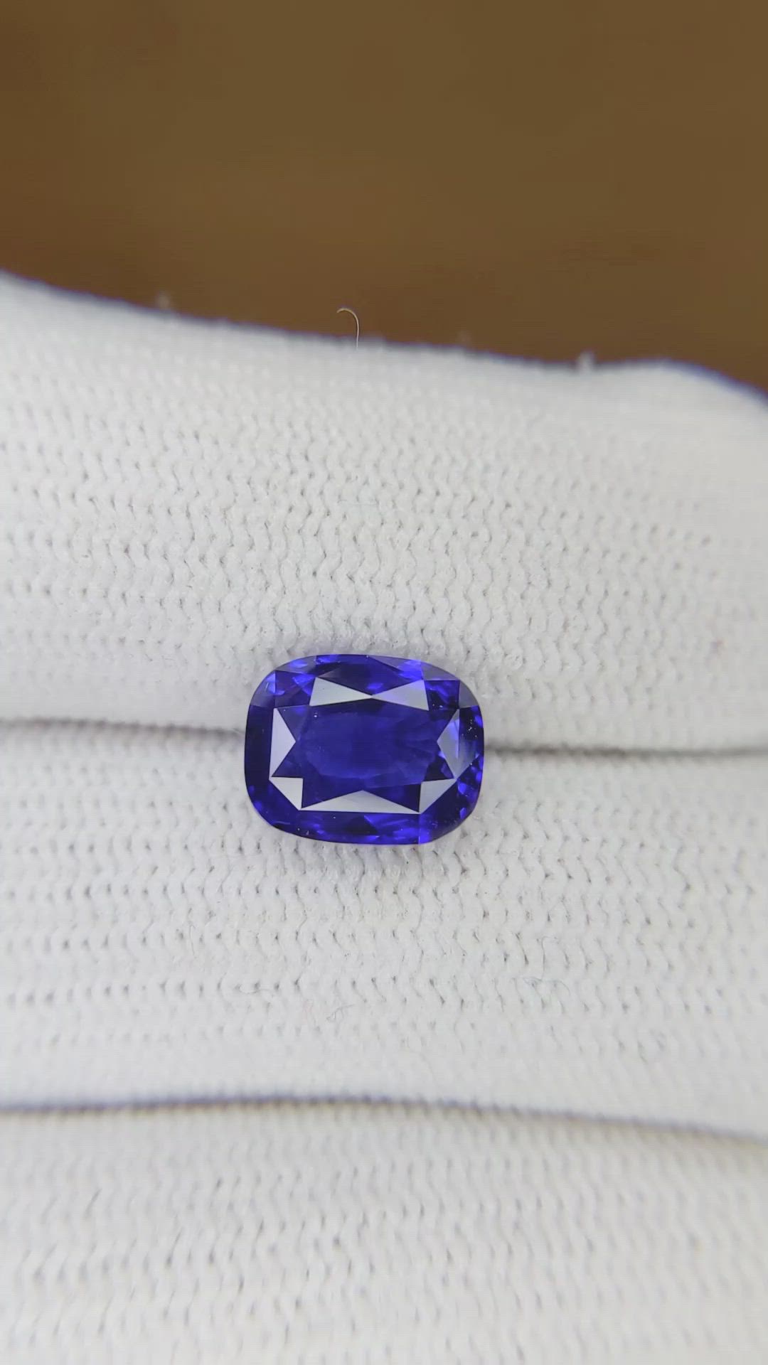 3.05 Ct. Blue Sapphire from Ceylon (Sri Lanka) Size Video