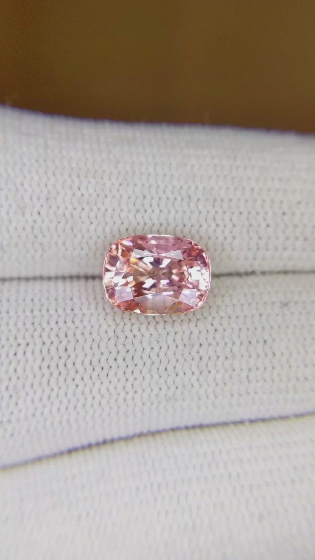 3.98 Ct. Padparadscha Sapphire from Ceylon (Sri Lanka) Size Video