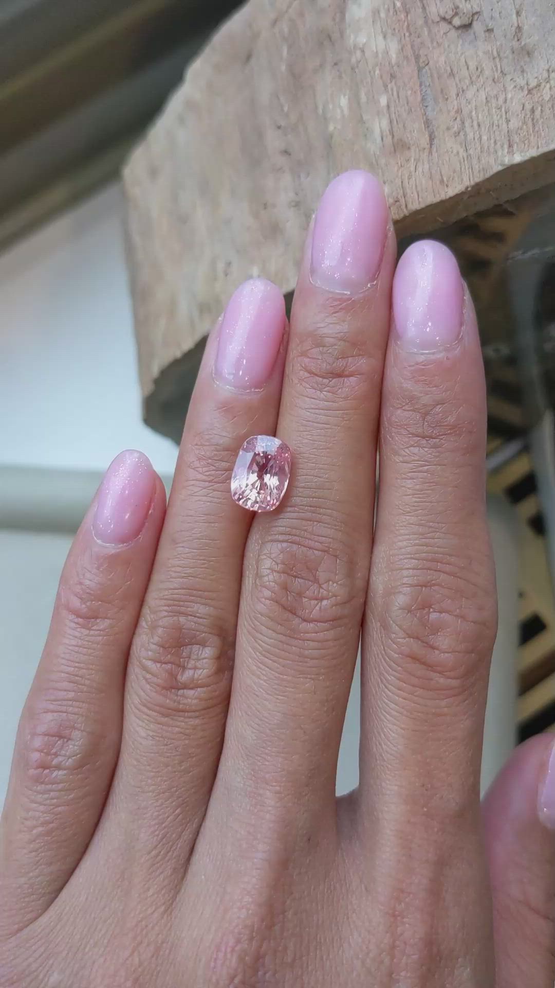3.98 Ct. Padparadscha Sapphire from Ceylon (Sri Lanka) Size Video