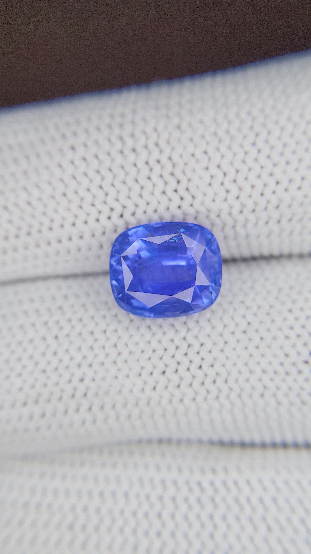 5.04 Ct. Blue Sapphire from Ceylon (Sri Lanka) Size Video
