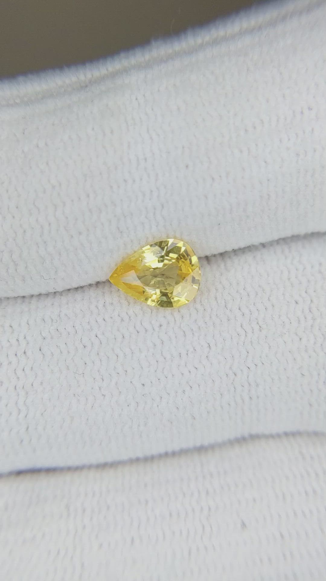 1.09 Ct. Yellow Sapphire from Ceylon (Sri Lanka) Size Video