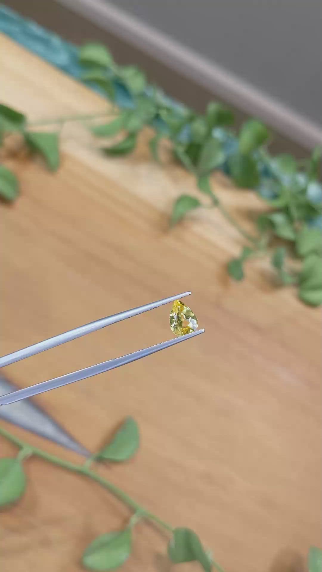 1.09 Ct. Yellow Sapphire from Ceylon (Sri Lanka) Size Video