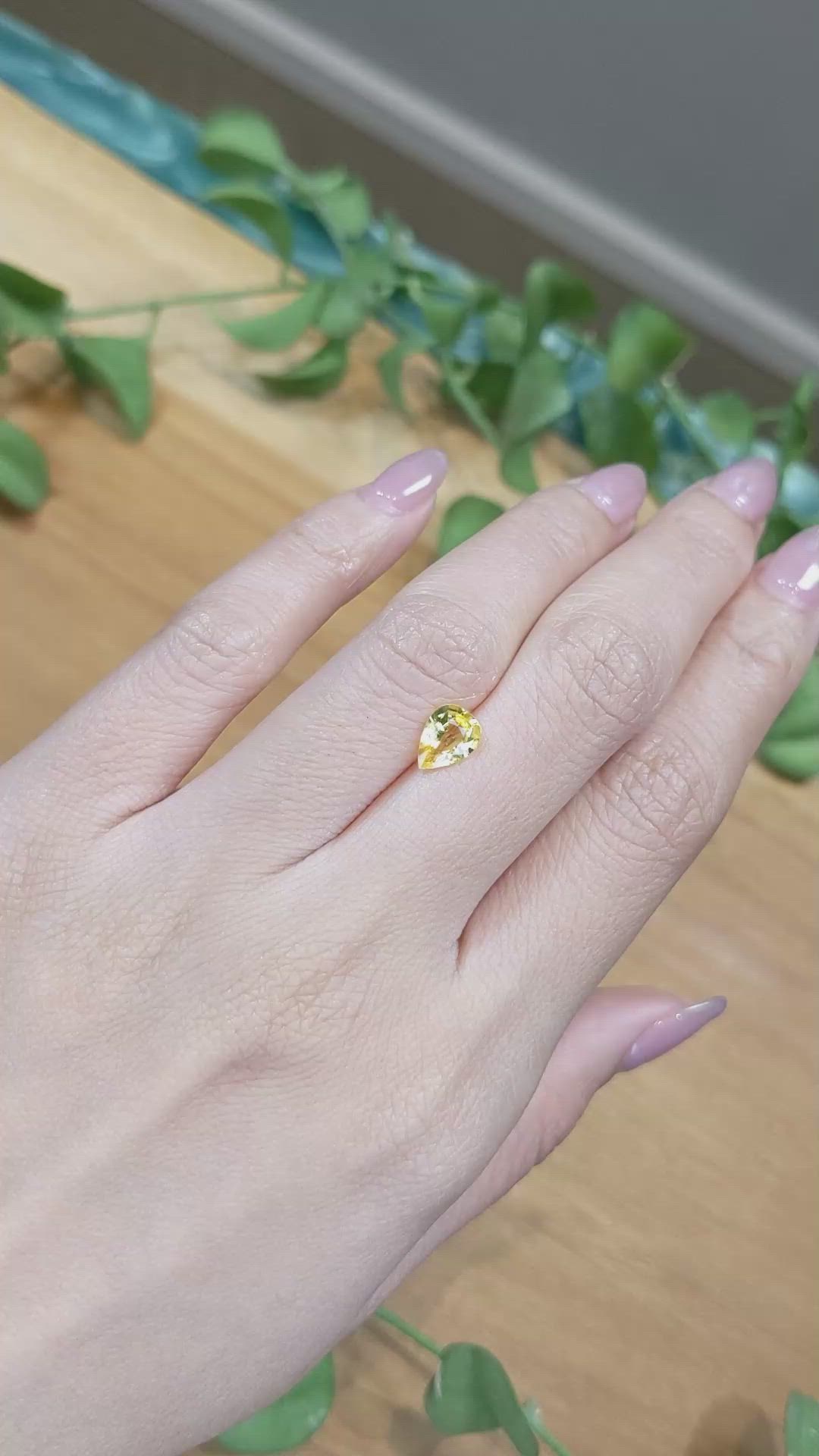1.09 Ct. Yellow Sapphire from Ceylon (Sri Lanka) Size Video