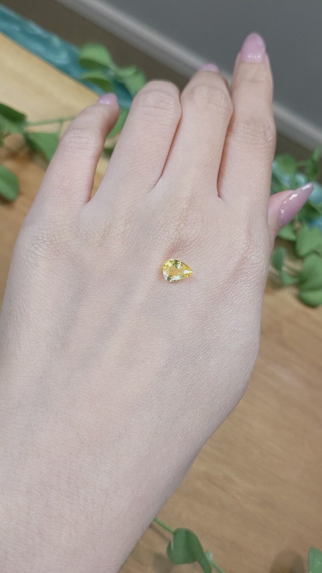 1.09 Ct. Yellow Sapphire from Ceylon (Sri Lanka) Size Video