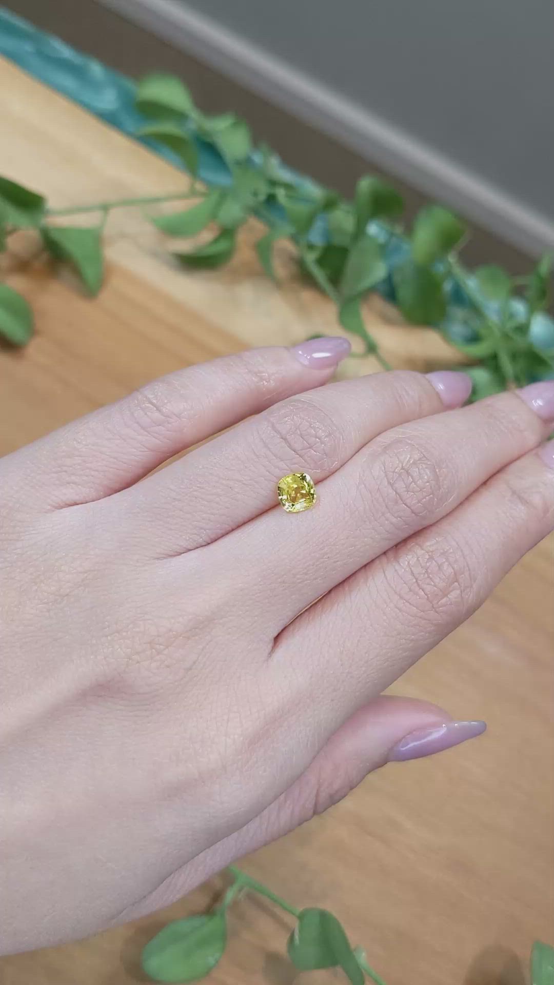 1.07 Ct. Yellow Sapphire from Ceylon (Sri Lanka) Size Video