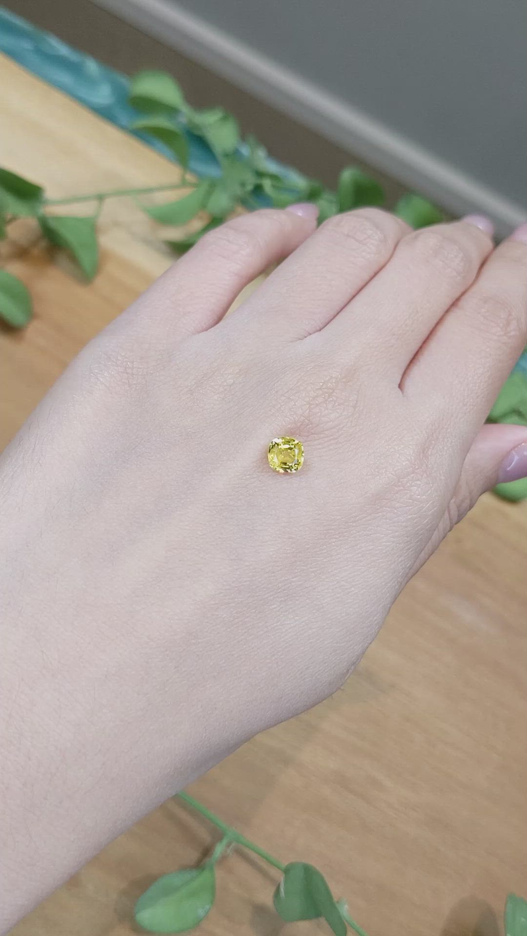 1.07 Ct. Yellow Sapphire from Ceylon (Sri Lanka) Size Video