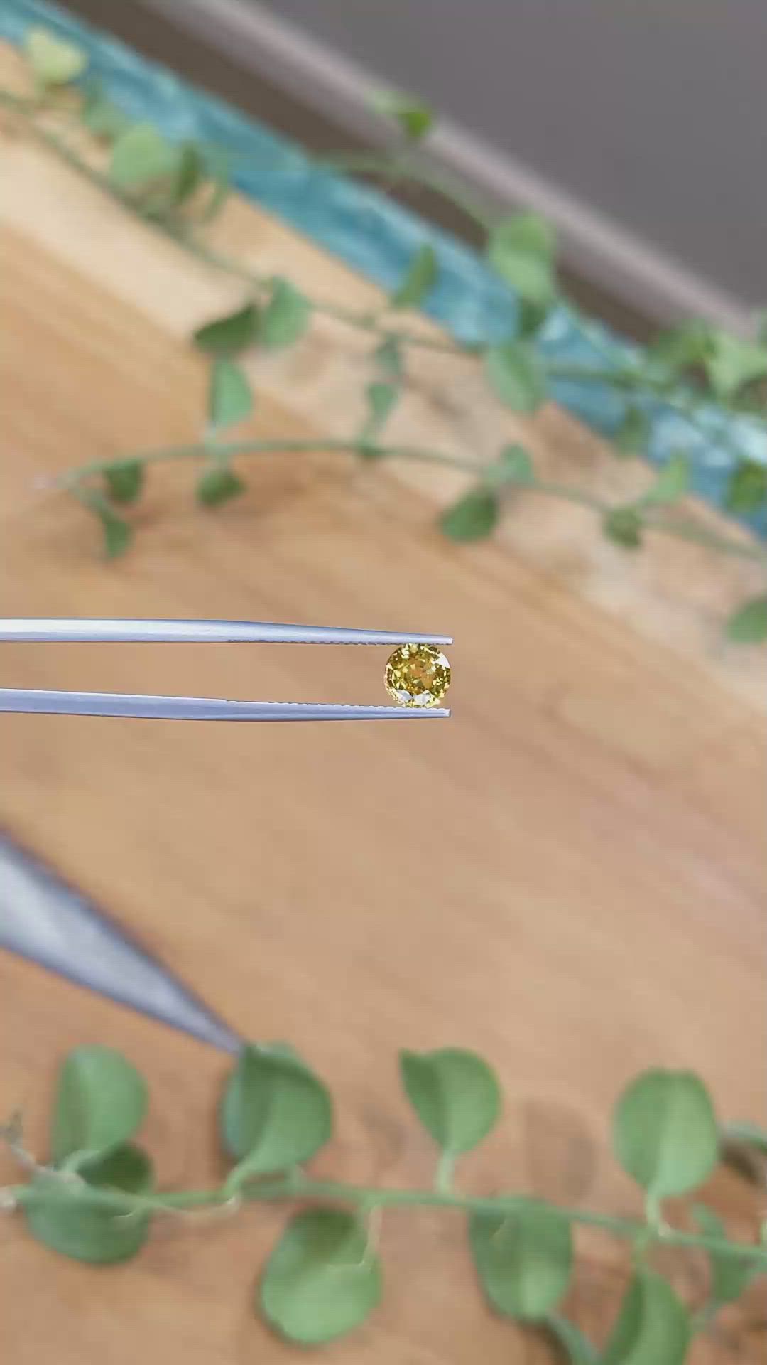 1.11 Ct. Orangish Yellow Sapphire from Ceylon (Sri Lanka) Size Video