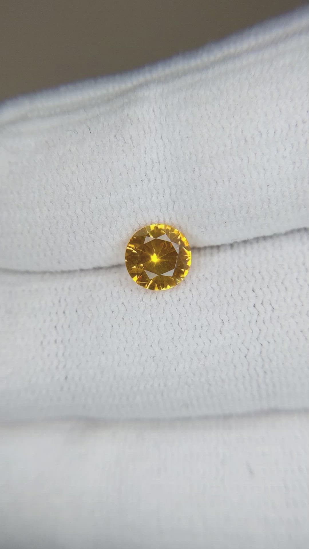 1.15 Ct. Yellowish Orange Sapphire from Ceylon (Sri Lanka) Size Video