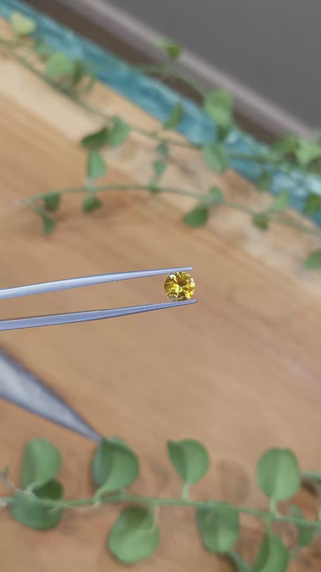1.15 Ct. Yellowish Orange Sapphire from Ceylon (Sri Lanka) Size Video