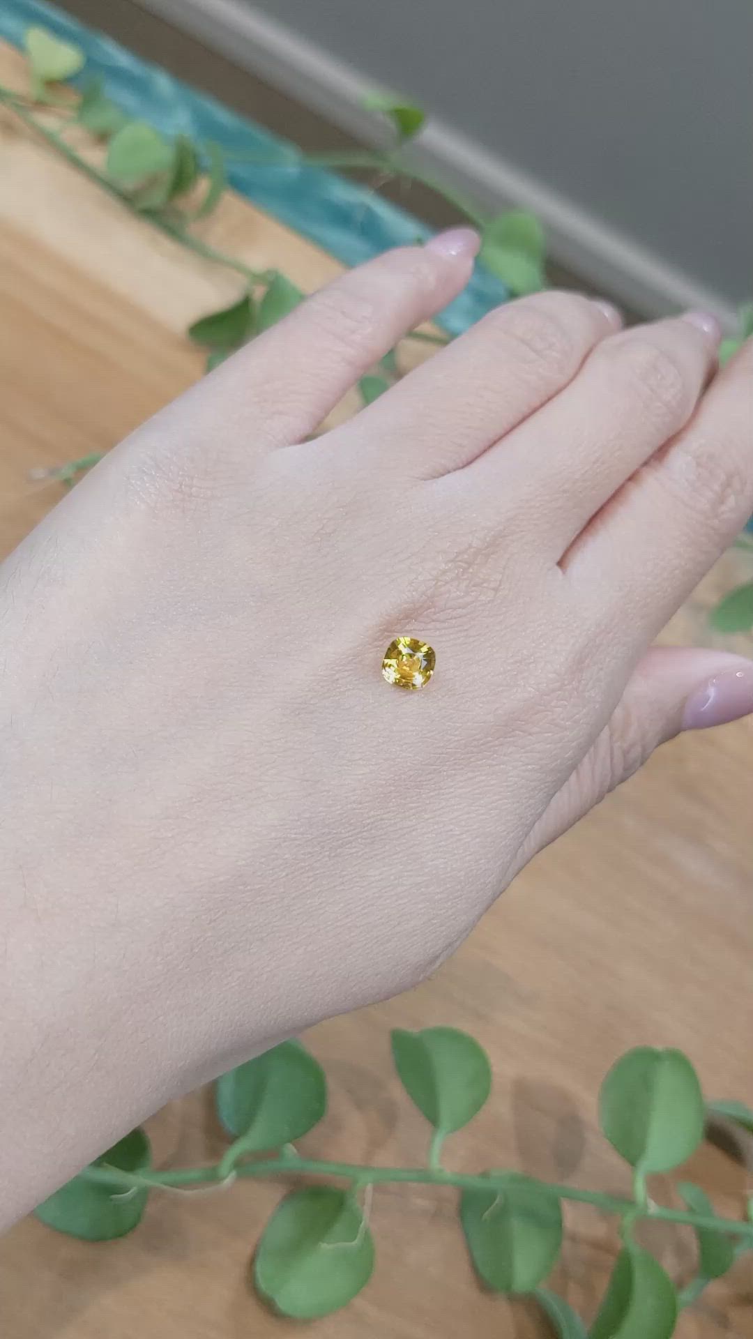 0.96 Ct. Yellowish Orange Sapphire from Ceylon (Sri Lanka) Size Video