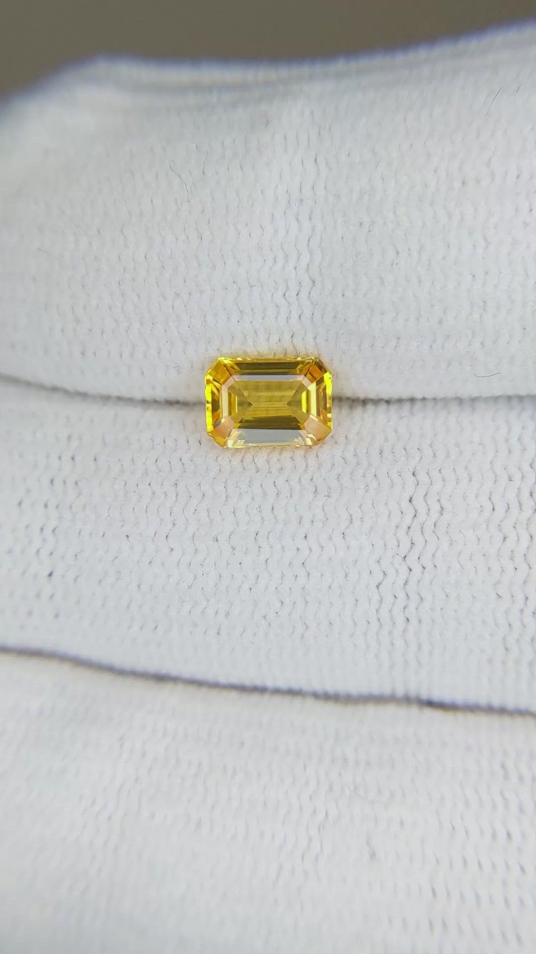 1.07 Ct. Orangish Yellow Sapphire from Ceylon (Sri Lanka) Size Video
