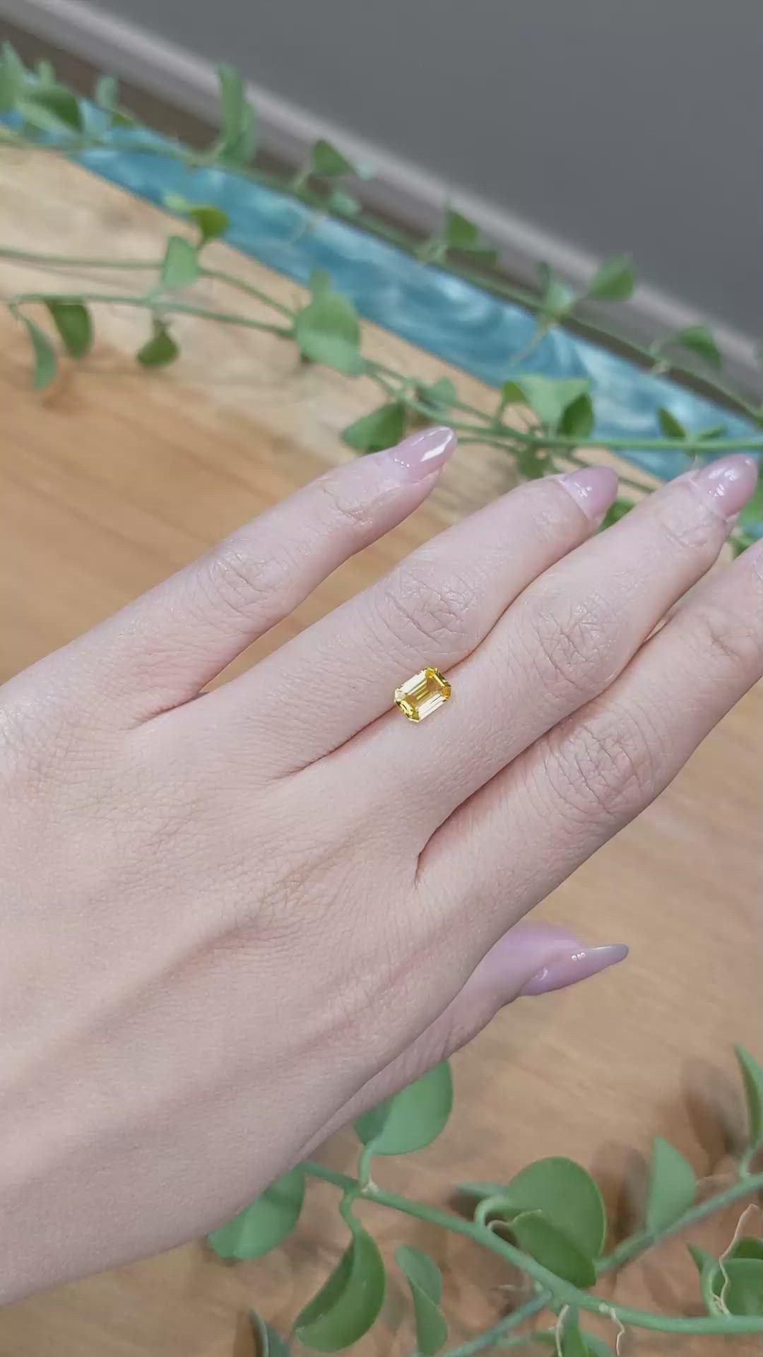 1.03 Ct. Yellow Sapphire from Ceylon (Sri Lanka) Size Video