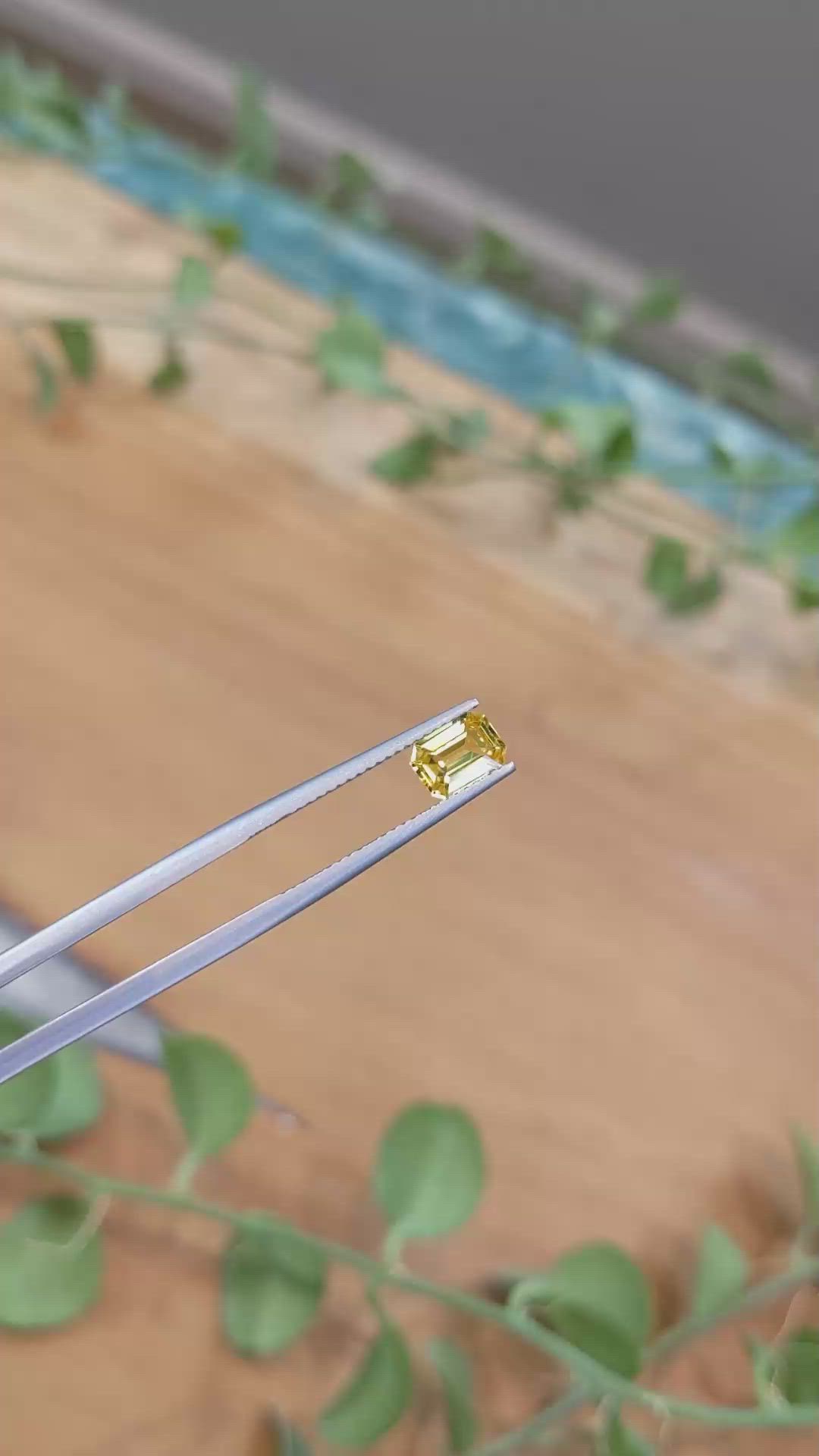 1.03 Ct. Yellow Sapphire from Ceylon (Sri Lanka) Size Video