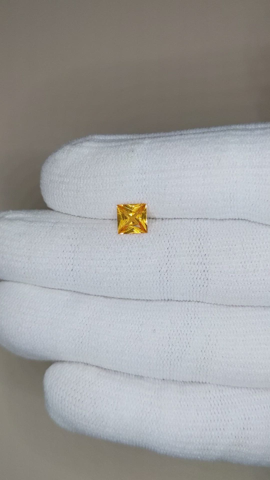 1.13 Ct. Yellowish Orange Sapphire from Ceylon (Sri Lanka) Size Video