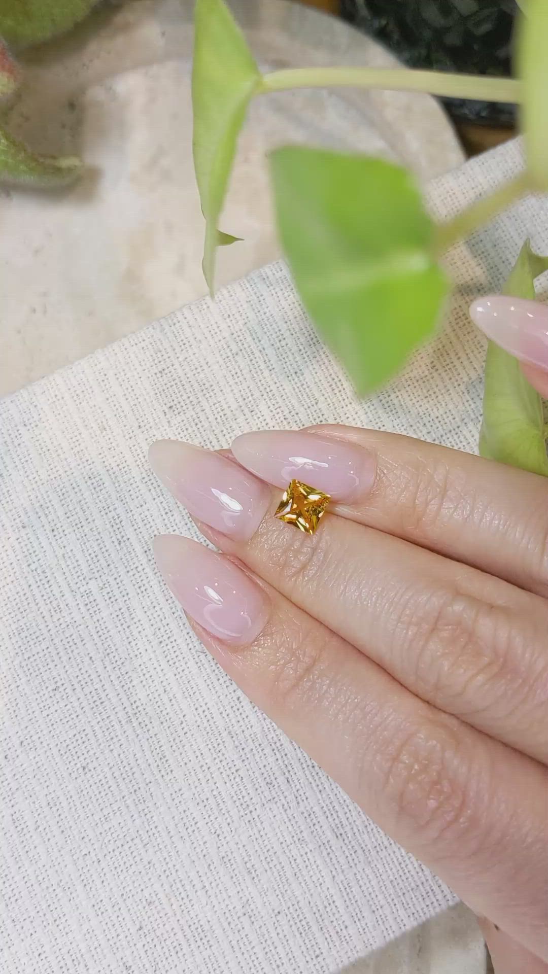 1.13 Ct. Yellowish Orange Sapphire from Ceylon (Sri Lanka) Size Video