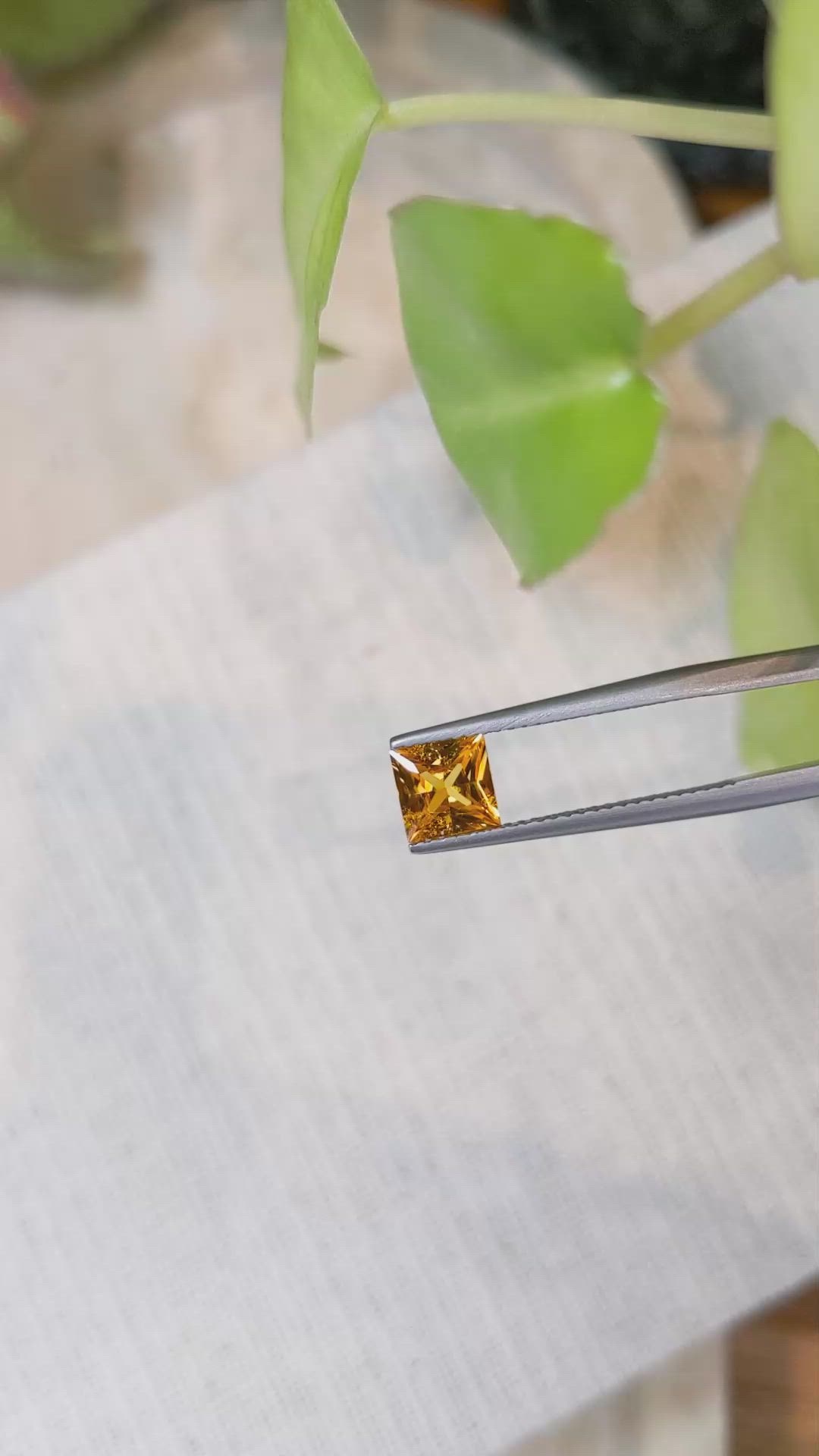 1.13 Ct. Yellowish Orange Sapphire from Ceylon (Sri Lanka) Size Video